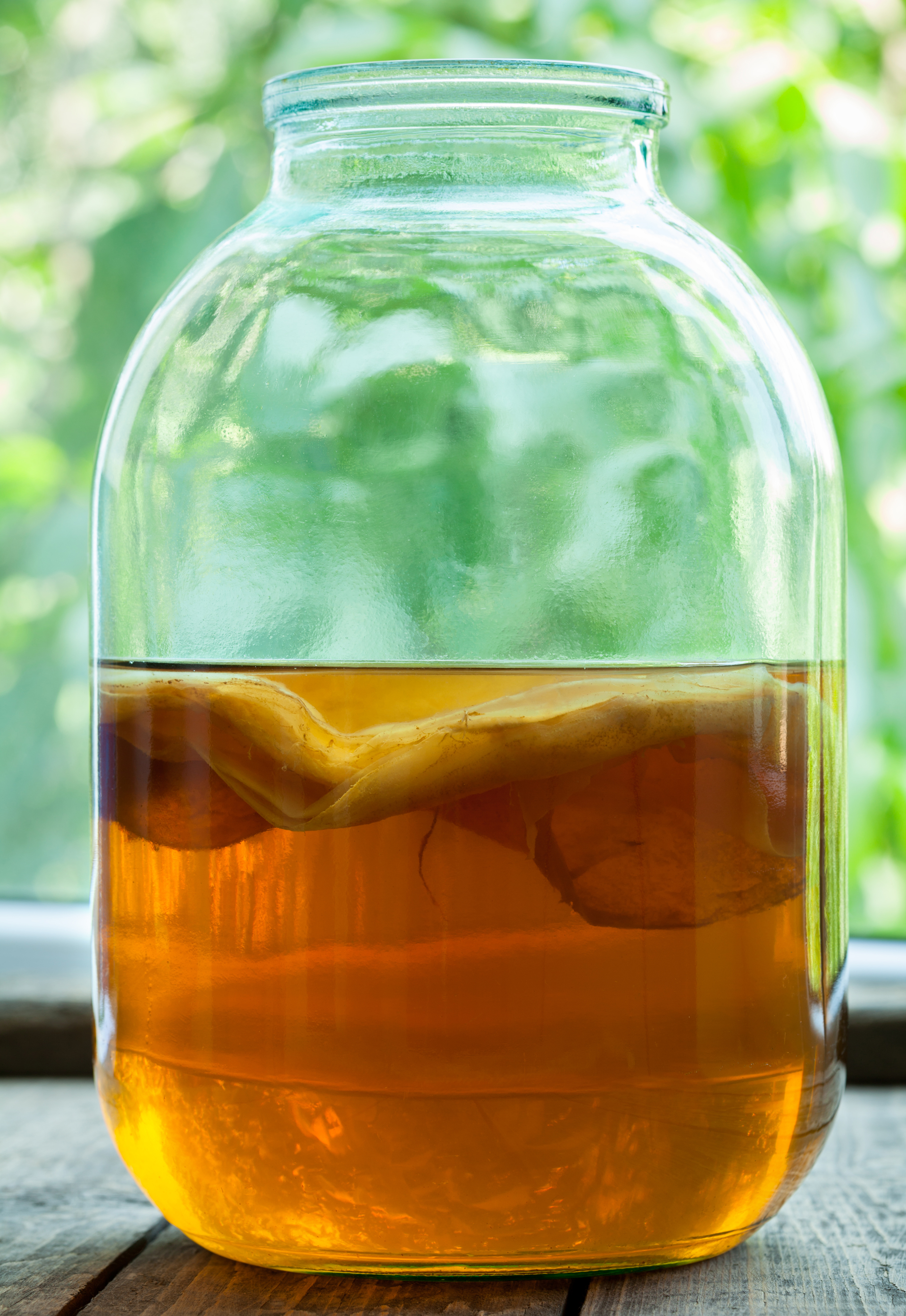 El té de kombucha se produce a partir de un importante cultivo de bacterias (iStock)