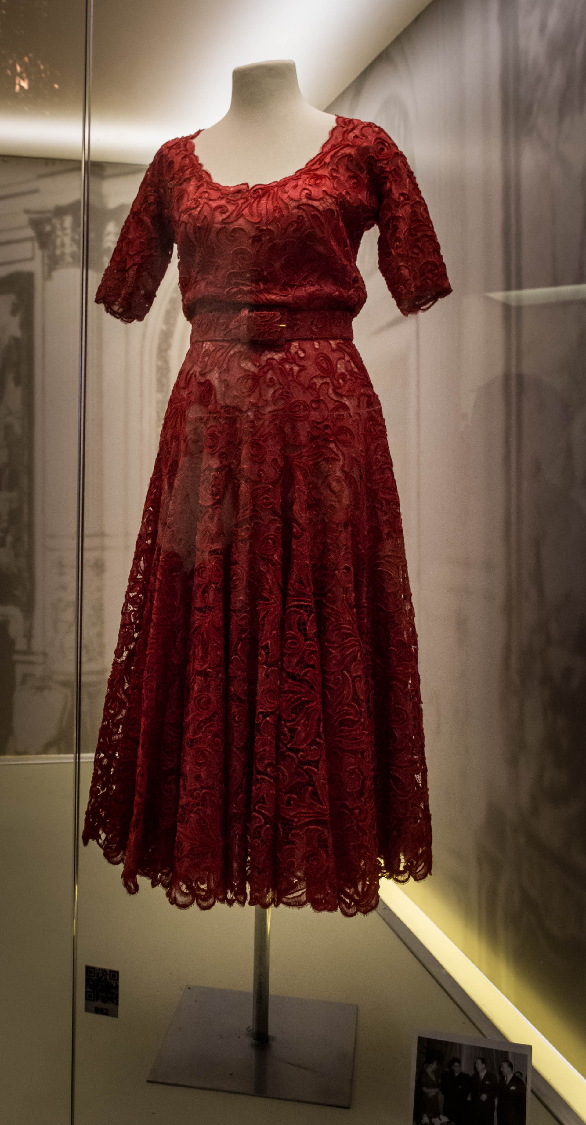 Vestido de encaje guipiure. Pierre Balmain. Francia. 1950