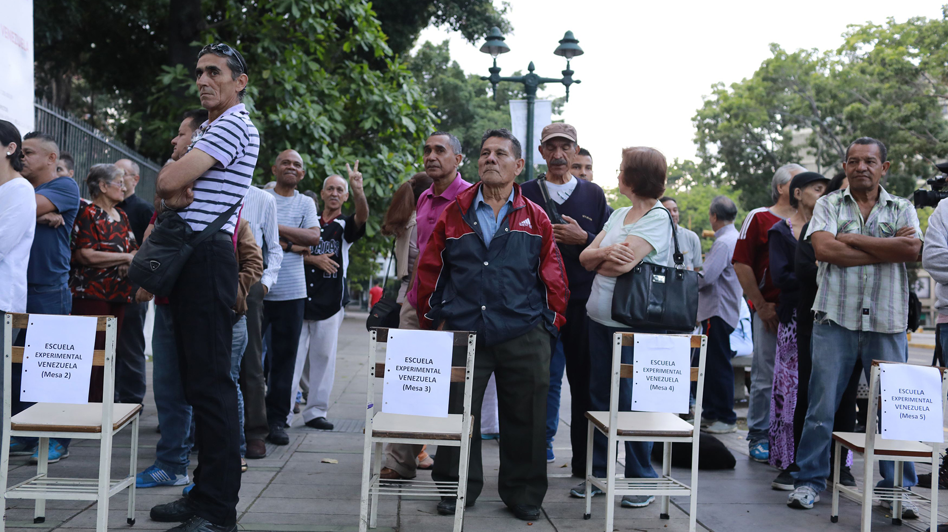 Una fila para votar en Caracas (Reuters)