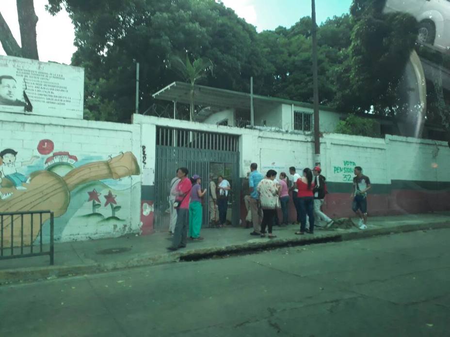 Un centro de votación en Propatria, en el municipio de Sucre (El Universal)