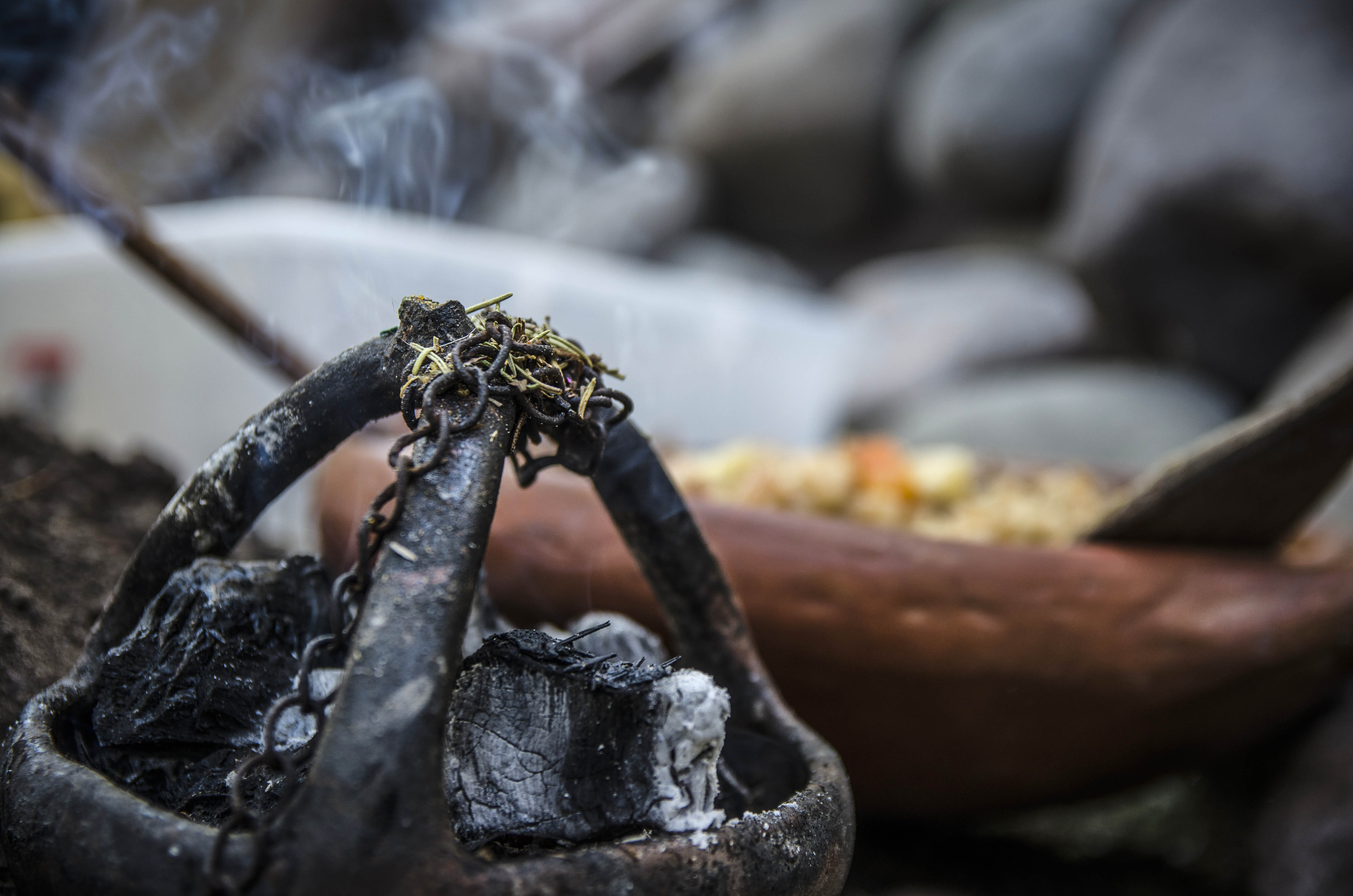 La ceremonia del 1 de agosto es para honrar a la Pachamama, agradecer y pedir por la prosperidad de todo el año, por buenas cosechas y fecundidad para los rebaños, y para bendecir los frutos que da la Madre Tierra. Los rituales de esta tradición varían según las costumbres de cada pueblo de todo el norte argentino.