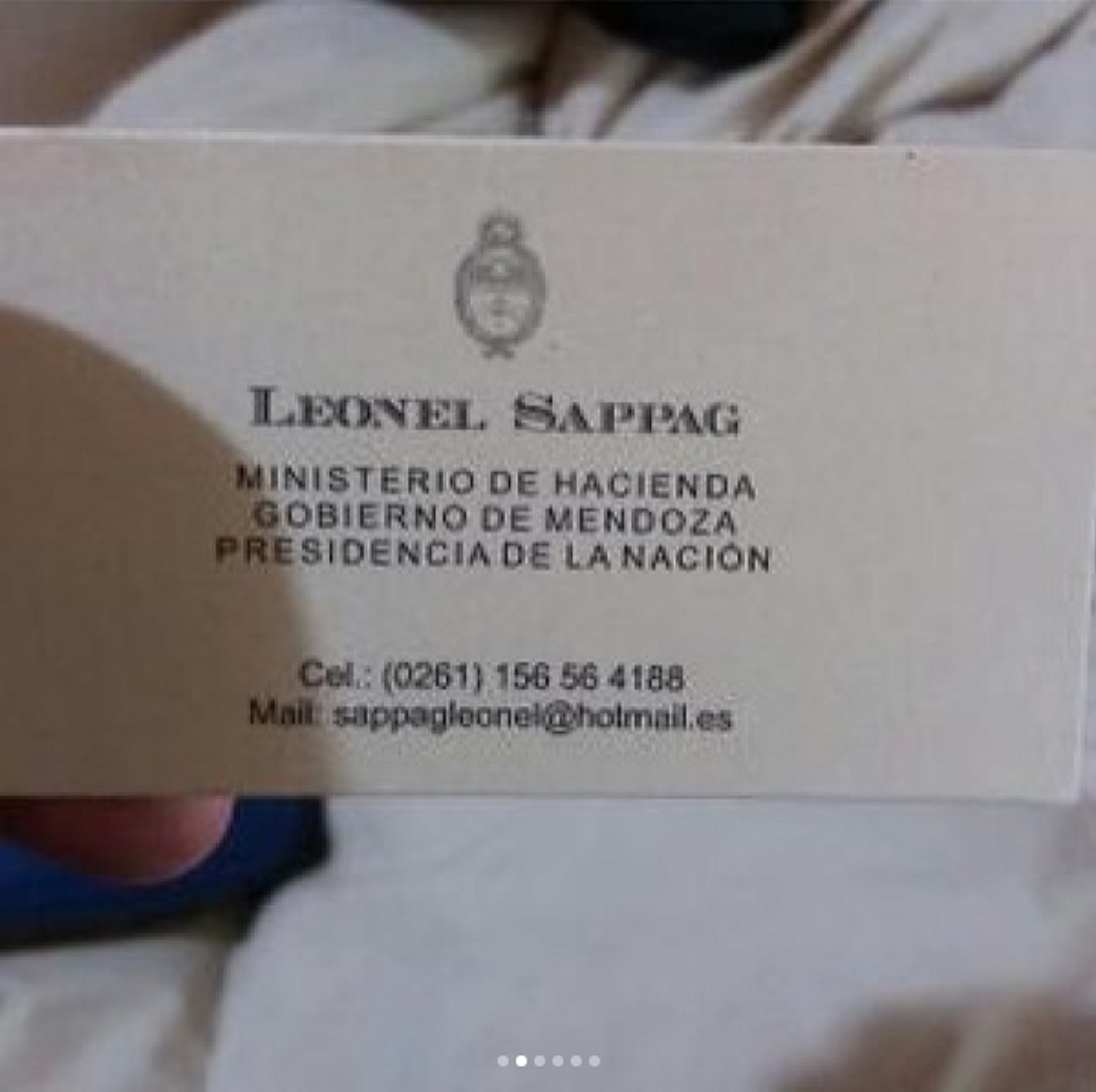 La tarjeta que Sappag Bottari le dio a Ciardone para demostrar que trabajaba en el Ministerio de Hacienda