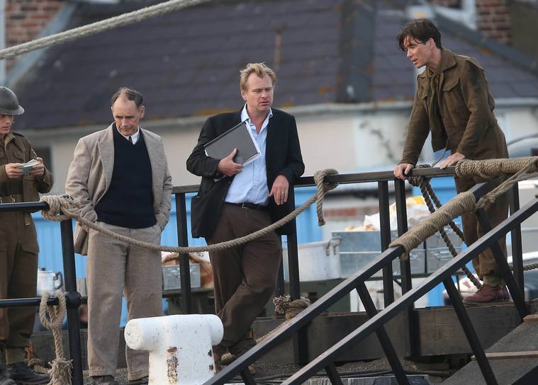Christopher Nolan (centro), junto a los actores Mark Rylance y Cillian Murphy, durante el rodaje de la película Dunkerque (AP)