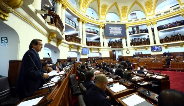 El Congreso de Perú condenó al "régimen dictatorial" de Nicolás Maduro y pidió la salida del embajador