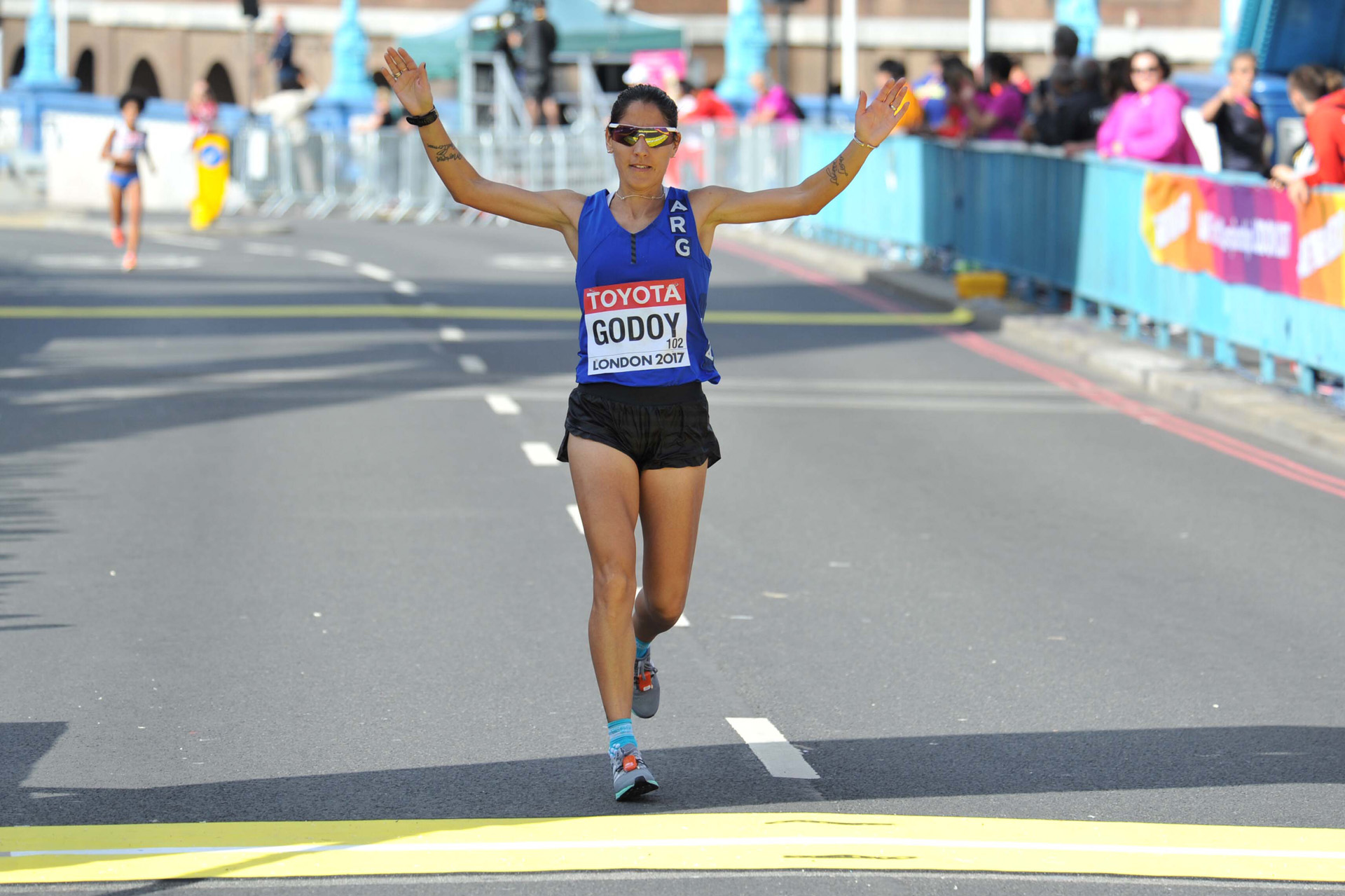 Rosa Godoy finalizó en el puesto 62 en la Maratón del Mundial de Atletismo. La atleta cordobesa obtuvo un tiempo de 2h49m30s. La ganadora de la prueba fue la fondista de Bahrein Rose Chelimo, con un registro de 2h27m11s – Fotos: Télam – DyN – Getty