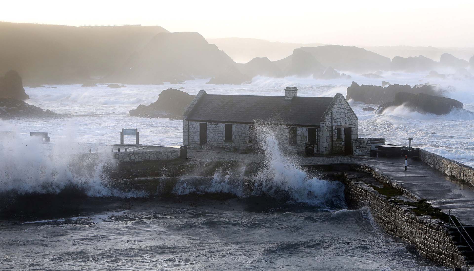 Con el tiempo desagradable constantemente golpeando, Ballintoy, una aldea tempestuosa en Irlanda del Norte, no es de extrañar por qué este lugar fue elegido como Pyke, el asiento de la Casa Greyjoy