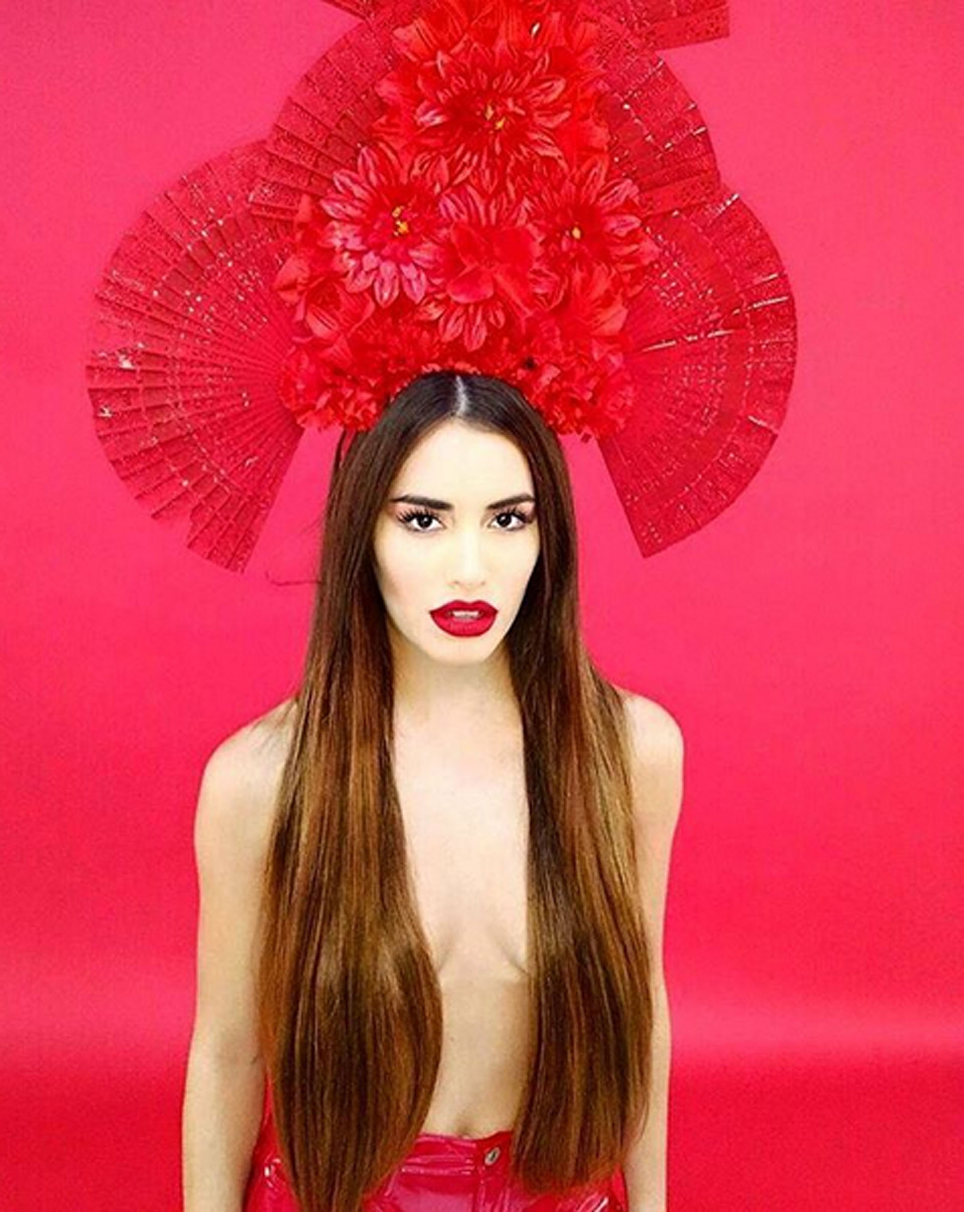 Lali Espósito se animó a posar en topless en una producción caliente (Revista Gente)