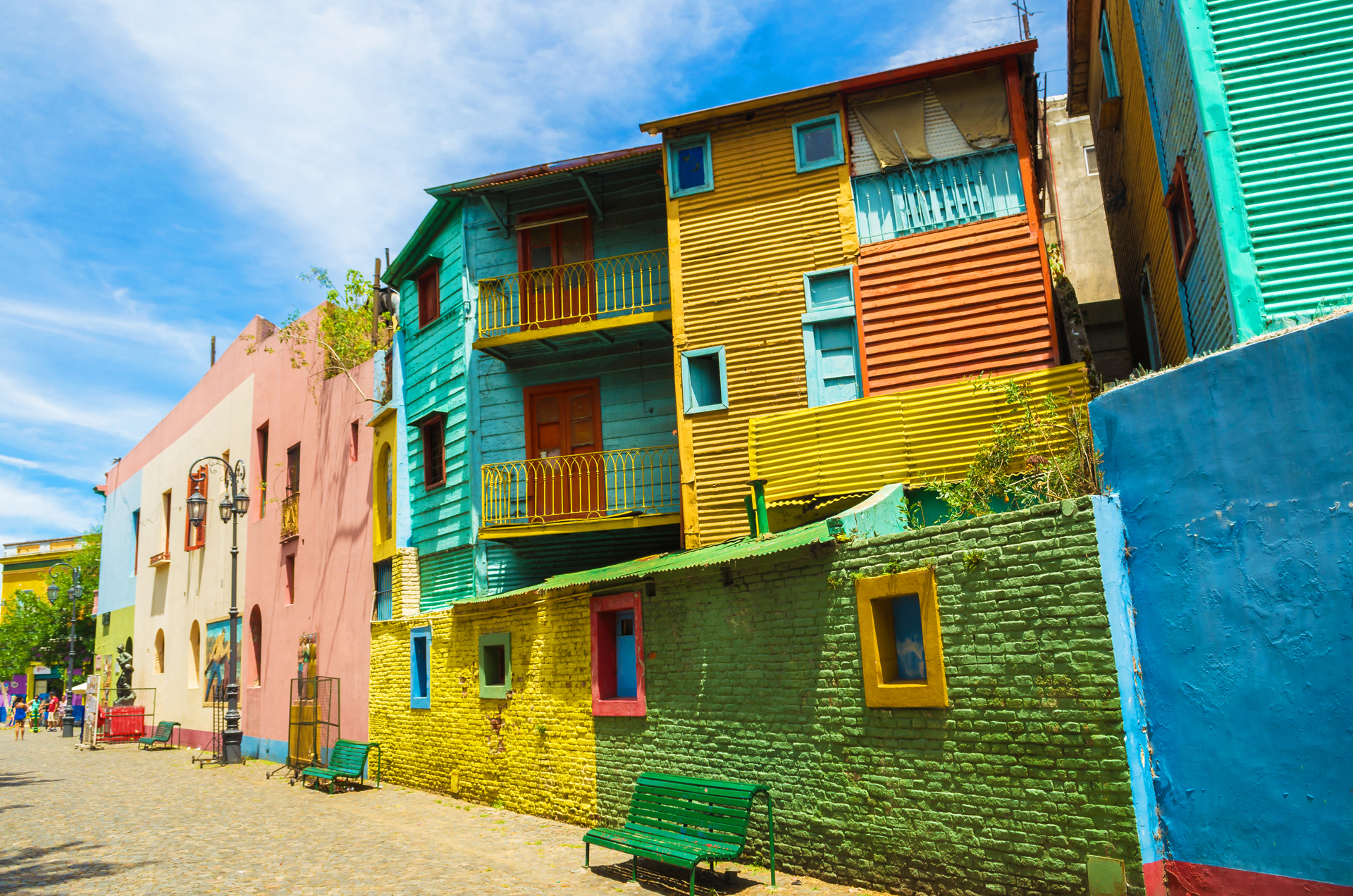 En el barrio porteño de La Boca se encuentra una de las atracciones turísticas de Buenos Aires, Caminito, ícono del tango y de los conventillos (iStock)
