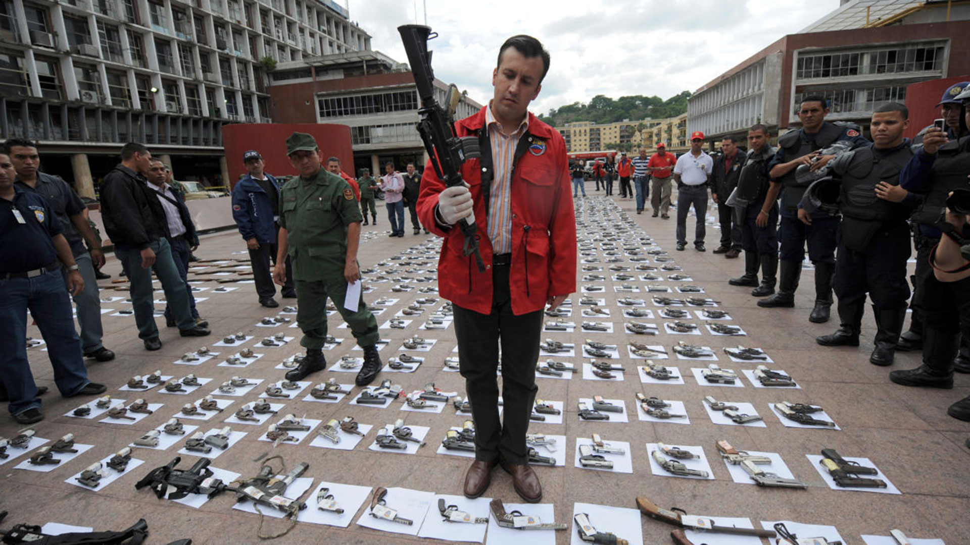 Tareck el Aissami ubicó a familiares en puestos clave de su organización criminal