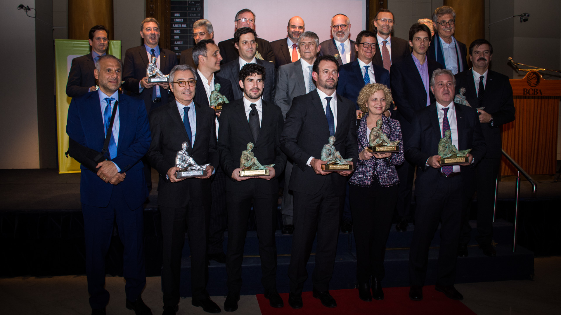 La foto final con todos los ganadores de los Premios Fortuna a las Mejores y Mayores Empresas del País 2017 /// Fotos: Martín Rosenzveig