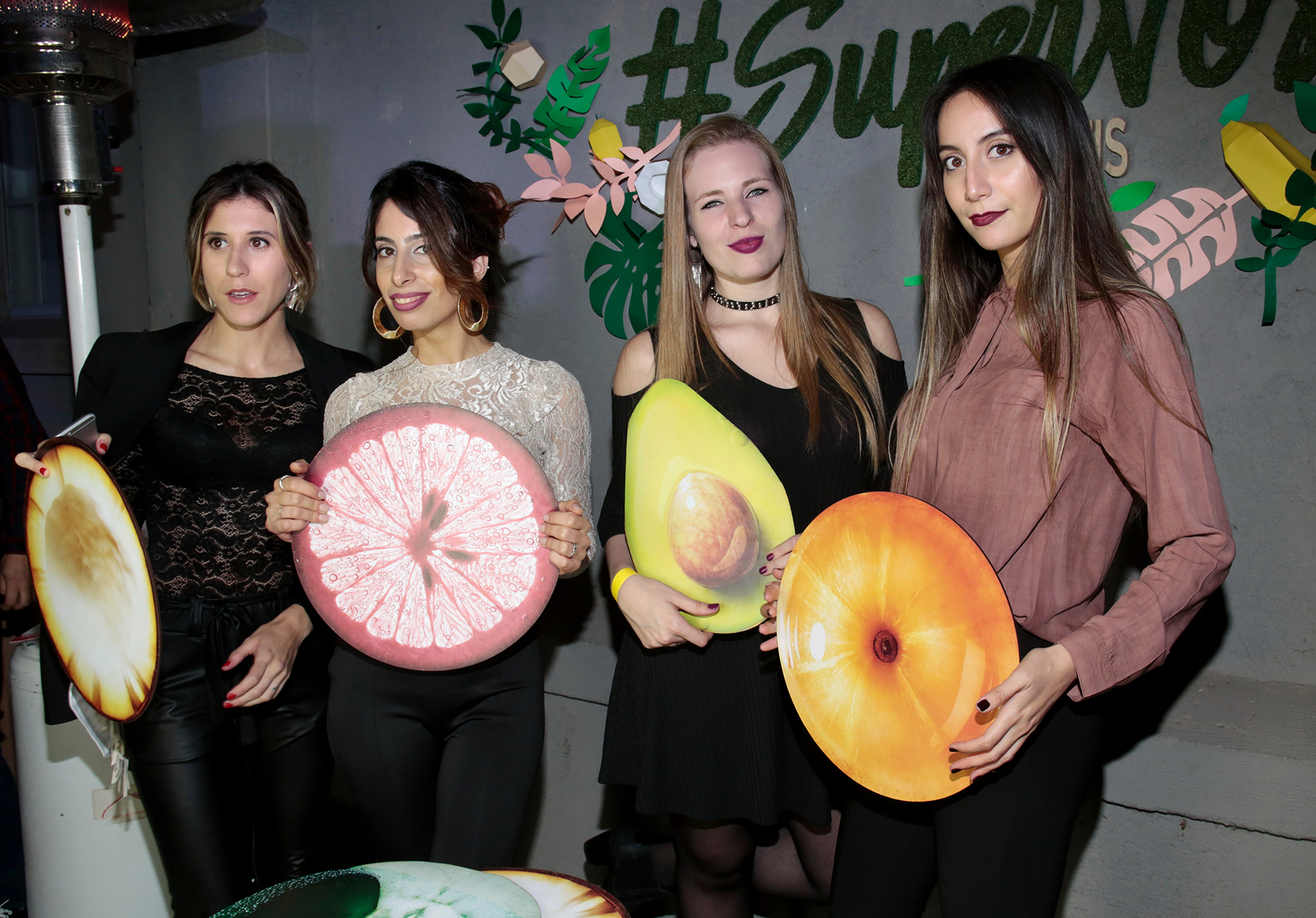 En el corazón de todas las fórmulas Fructis se encuentran las #Superfrutas, enriquecidas con una dosis de Ingredientes Activos de Frutas Fortificantes (AFF), una asociación innovadora de ingredientes activos con propiedades fortalecedoras y que se encuentran naturalmente en las frutas