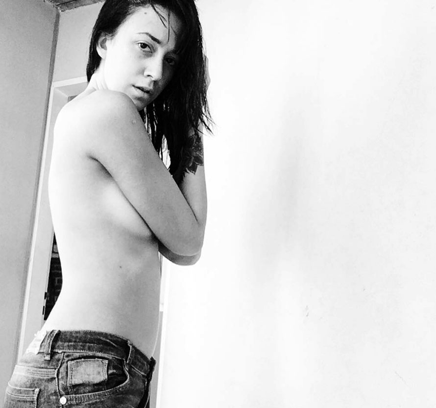 Nai Awada llegó a los 50 mil seguidores en Twitter y lo celebró con un topless imperdible