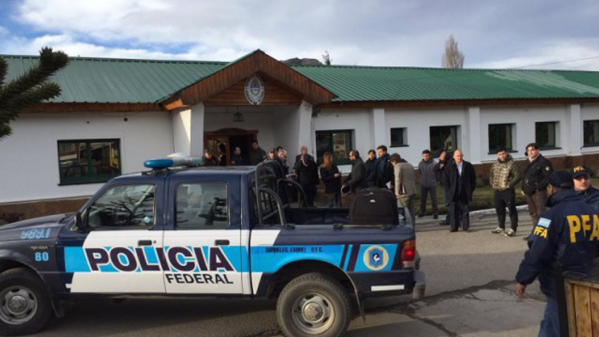 El allanamiento comenzó a primeras horas de la mañana (Cadena del Sur)