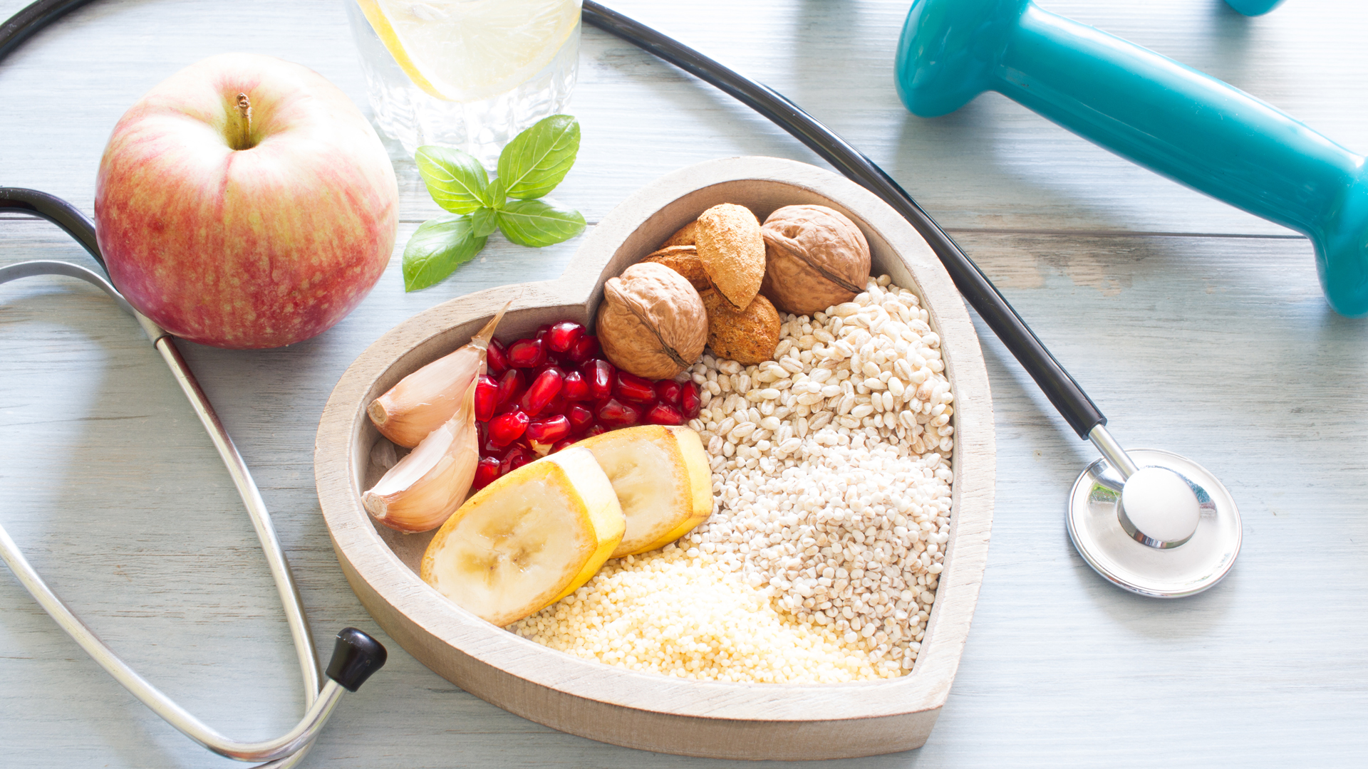 Llevar una dieta saludable es indispensable para mantener un corazón sano (iStock)