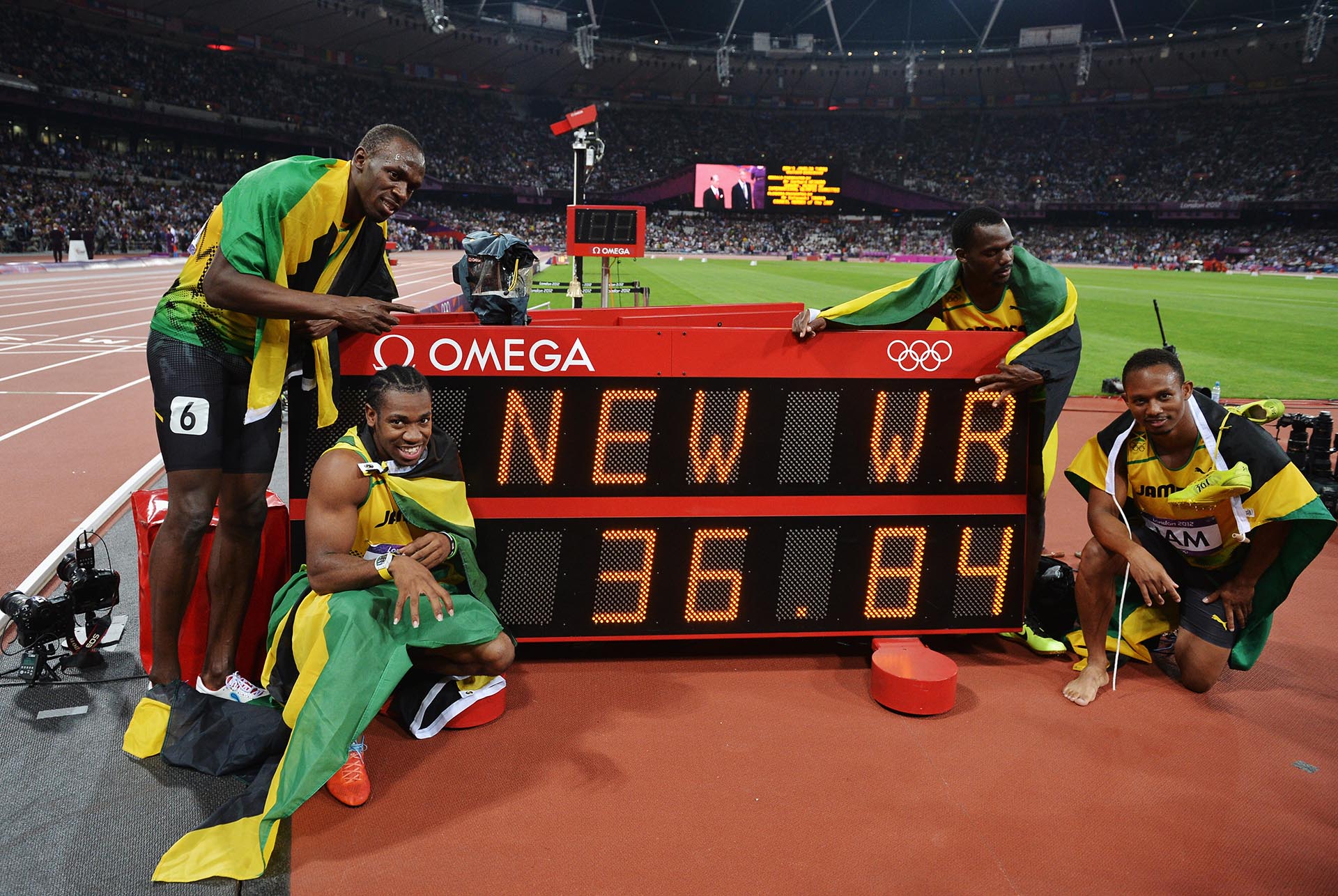 En Londres, con Yohan Blake, Michael Frater y Nesta Carter, Bolt estableció un nuevo récord de 36,84 segundos en la prueba de 4×100 (Getty Images)