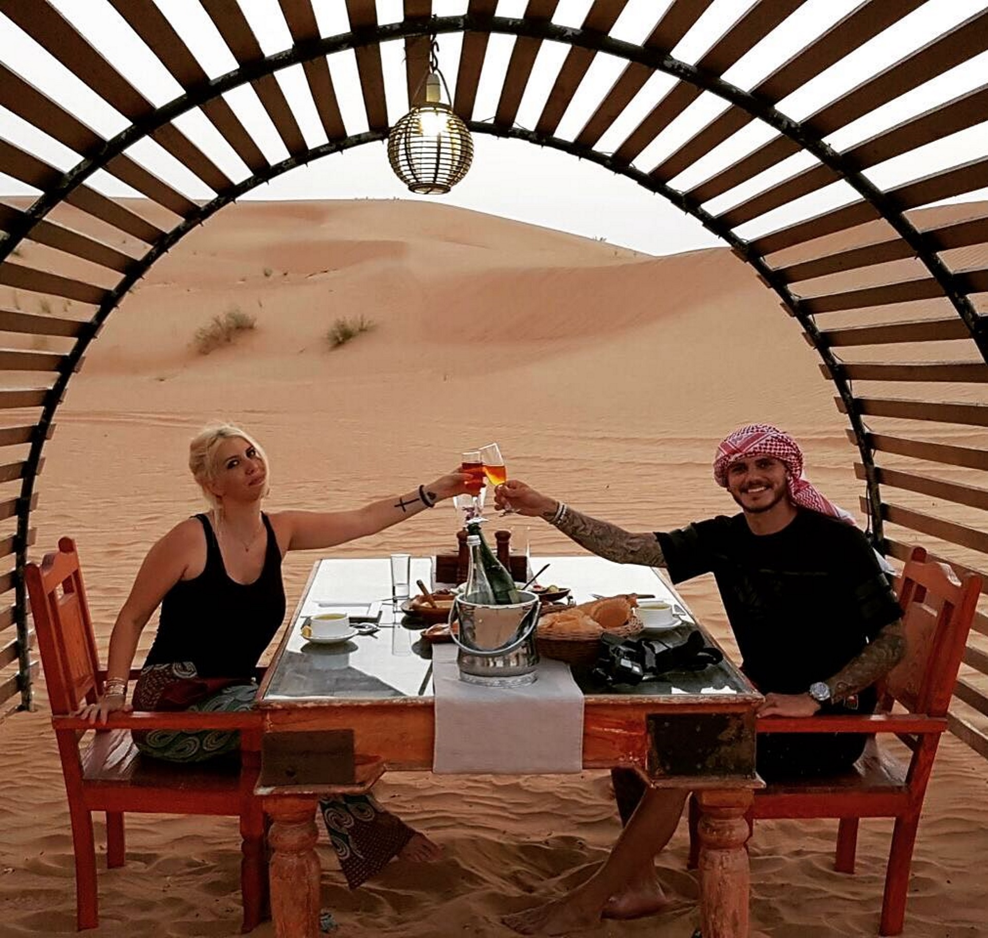 Wanda Nara y Mauro Icardi disfrutaron del desierto de Dubai
