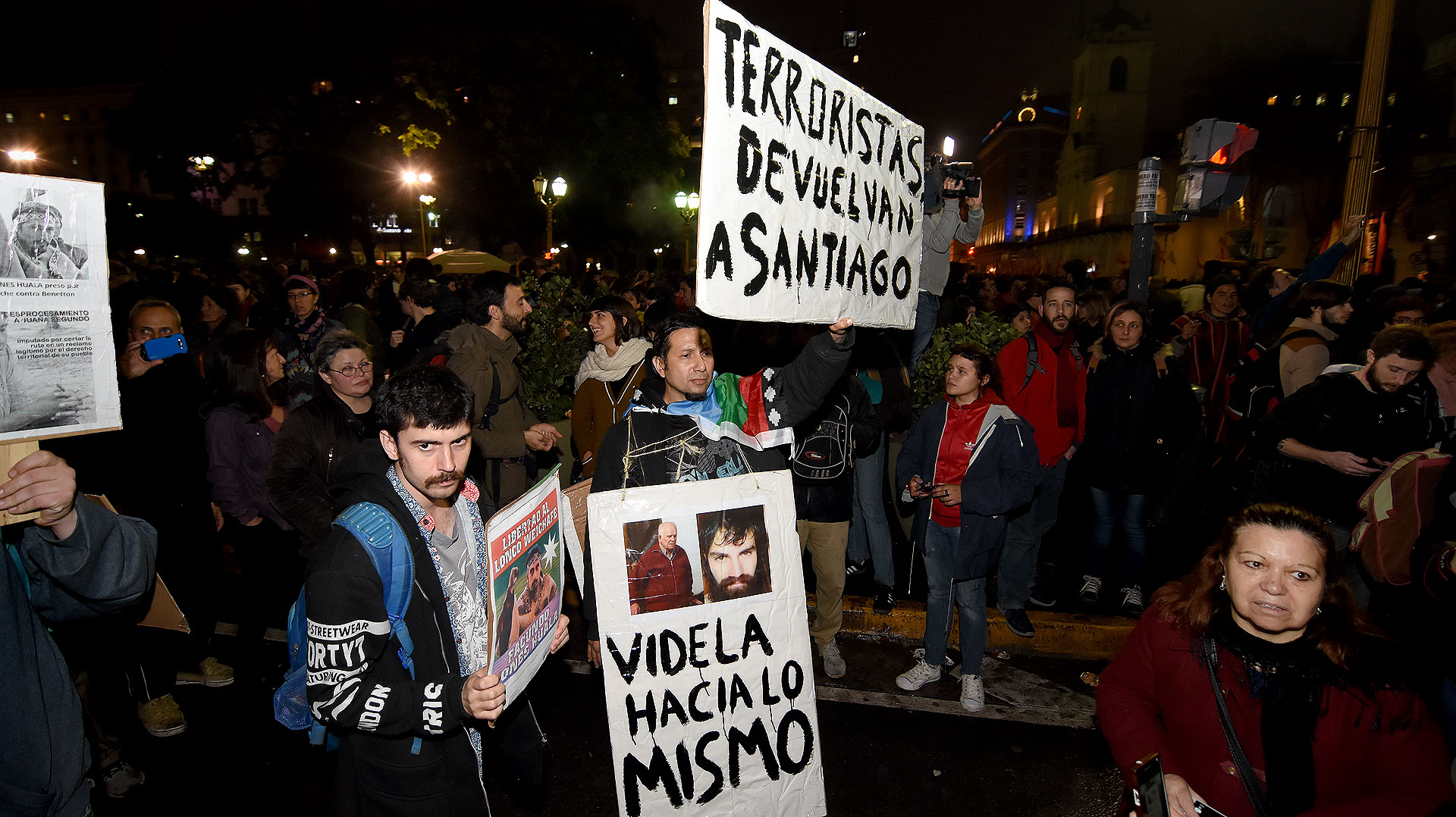 Organizaciones políticas, sociales y de derechos humanos se movilizaron masivamente esta tarde a la Plaza de Mayo para reclamar la aparición de Santiago Maldonado