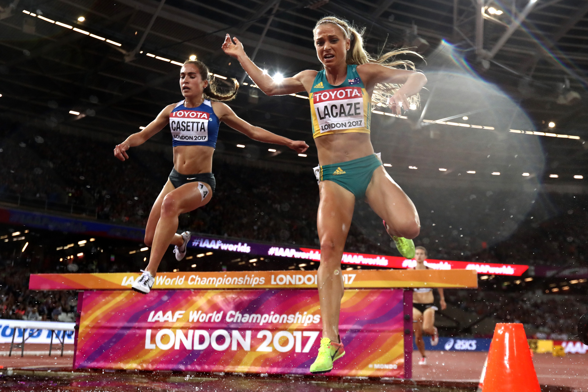 Belén Casetta volvió a hacer historia. La atleta argentina volvió a romper el récord sudamericano en la prueba de 3.000 metros con obstáculos. Con un tiempo de 9:25.99, la corredora se ubicó en la 11ª posición en la final del Mundial de Londres