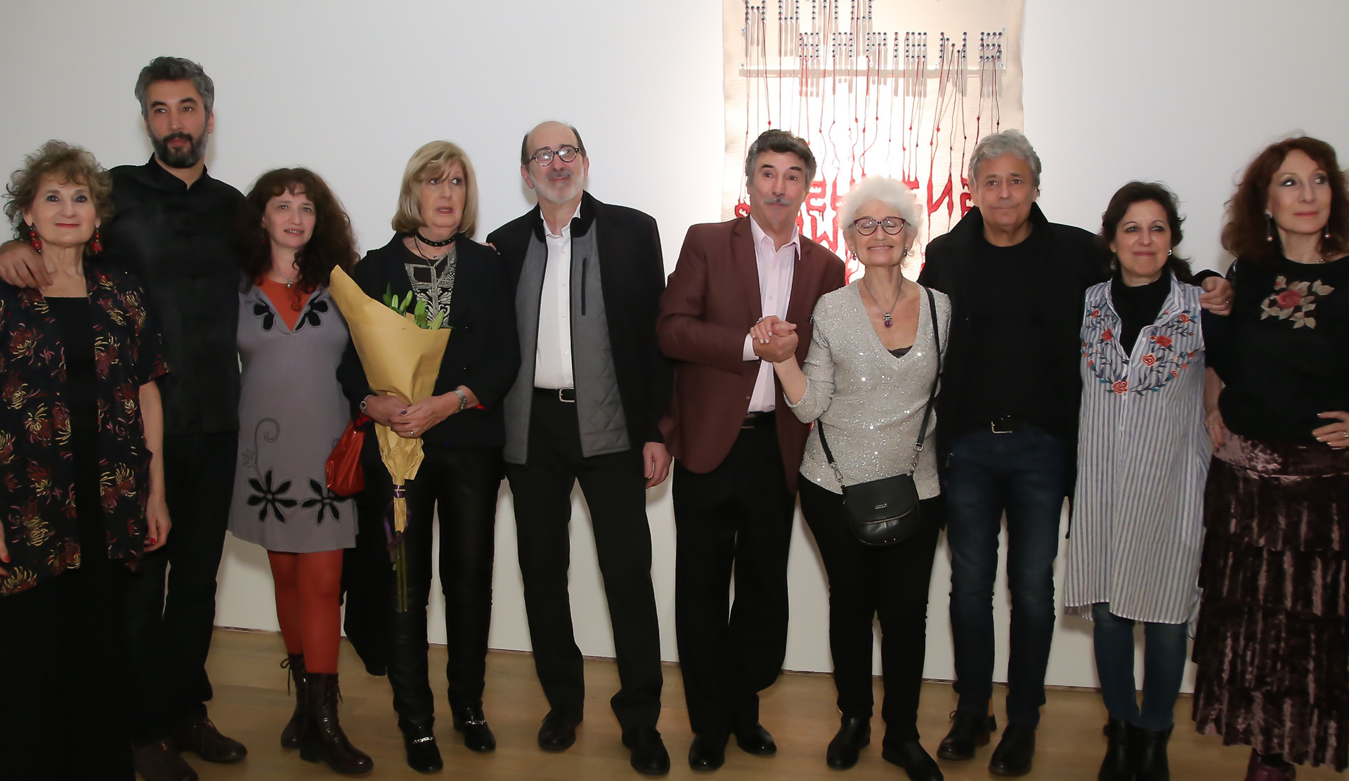 Algunos de los prestigiosos artistas argentinos participantes, entre ellos; pintores, escultores, fotógrafos, bordadores y creadores de objetos. Las obras sorprenden porque nos permiten ver lo que antes no existía