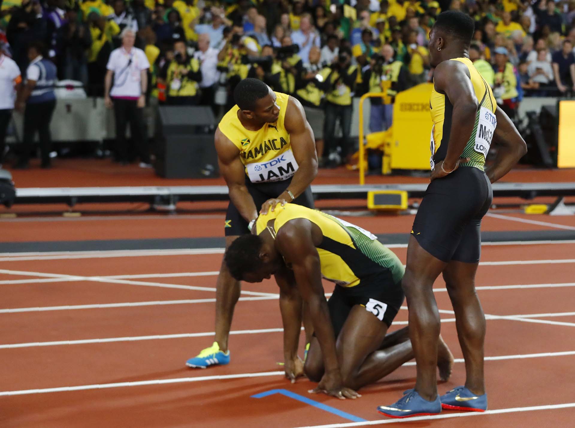 Blake y McLeod acompañan a Bolt; nadie entiende lo sucedido