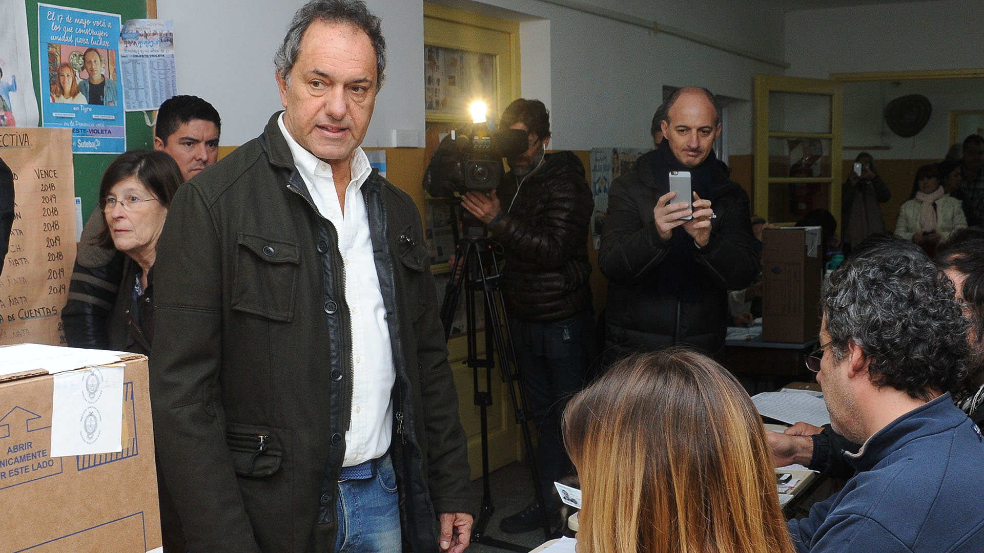 Daniel Scioli emitió su voto esta mañana en la EP 10 de Dique Luján, en Villa La Ñata, Tigre