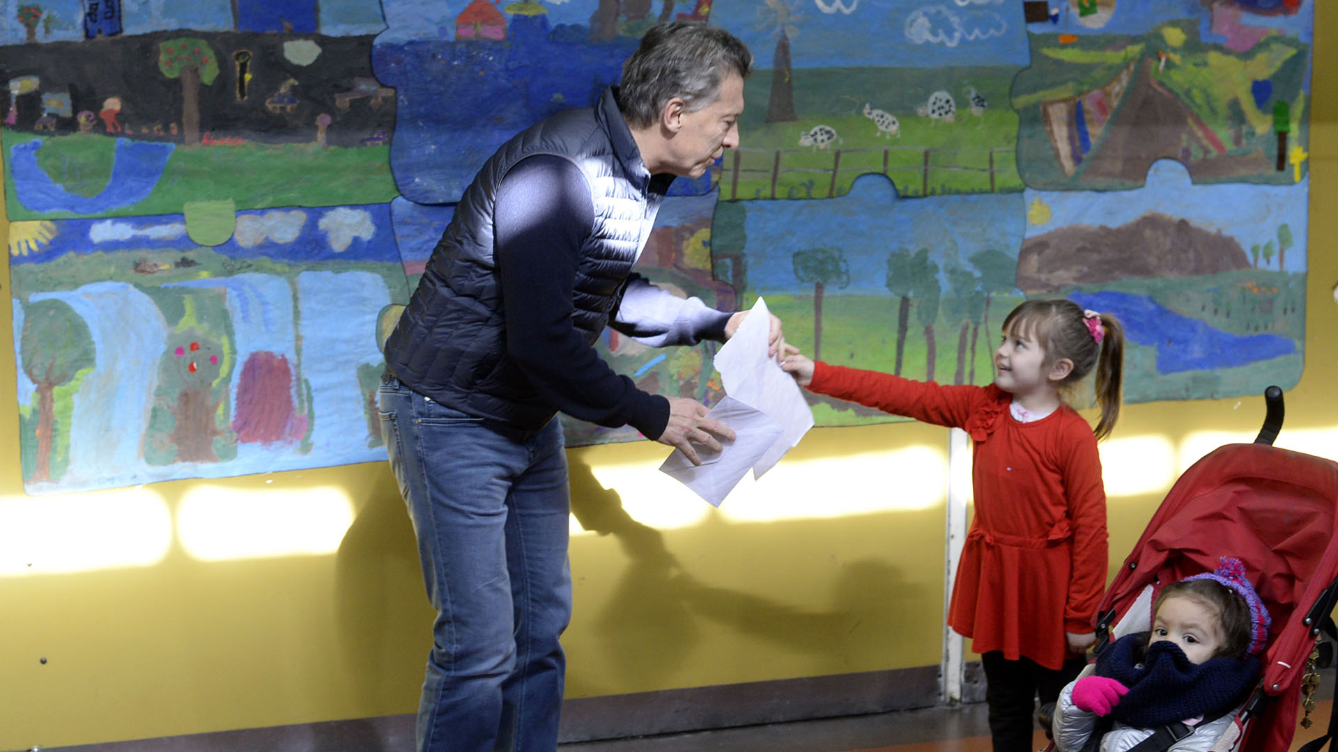 Olivia, la nena que le regaló un dibujo al presidente Macri