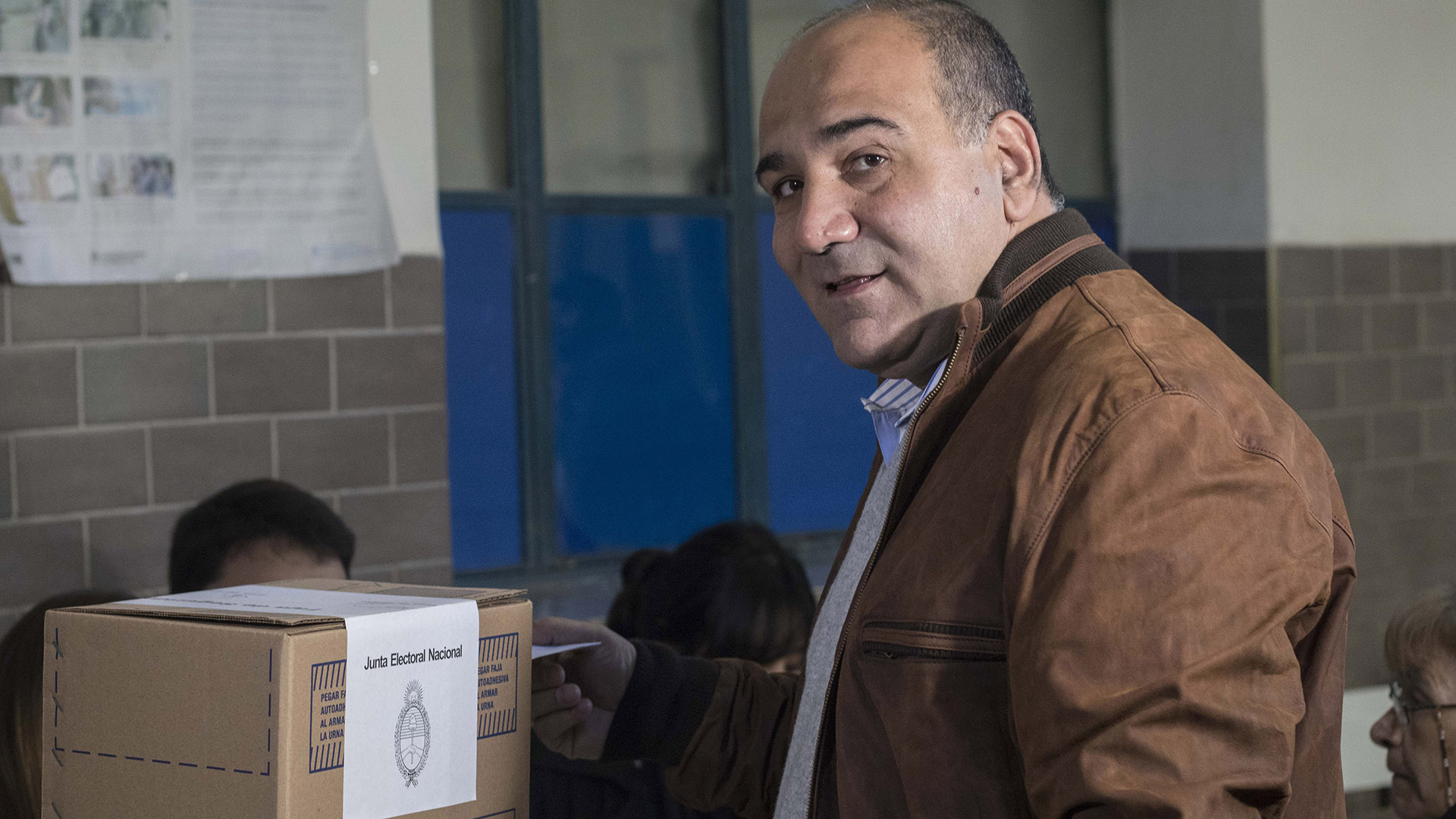 El gobernador de Tucumán Juan Manzur vota en el colegio El Salvador de la localidad de Yerba Buena