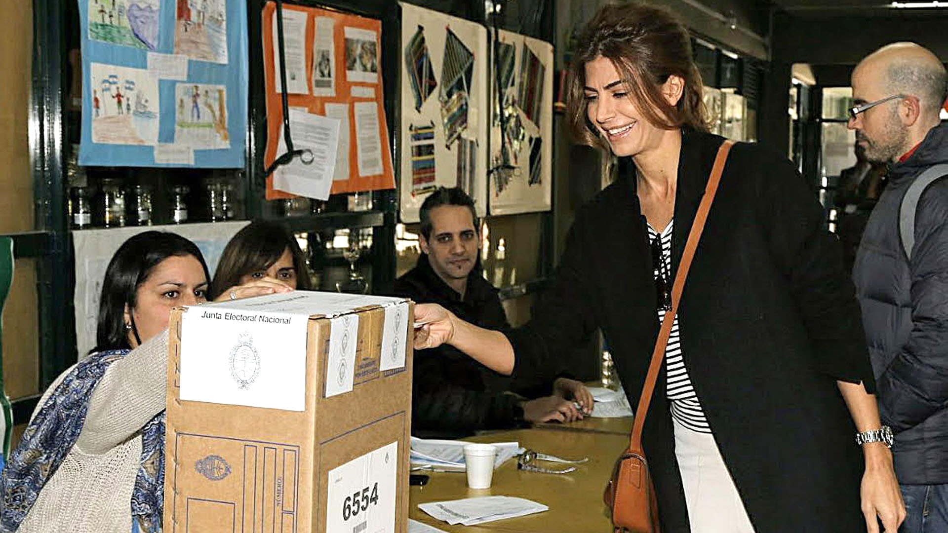 Juliana Awada votó en Palermo