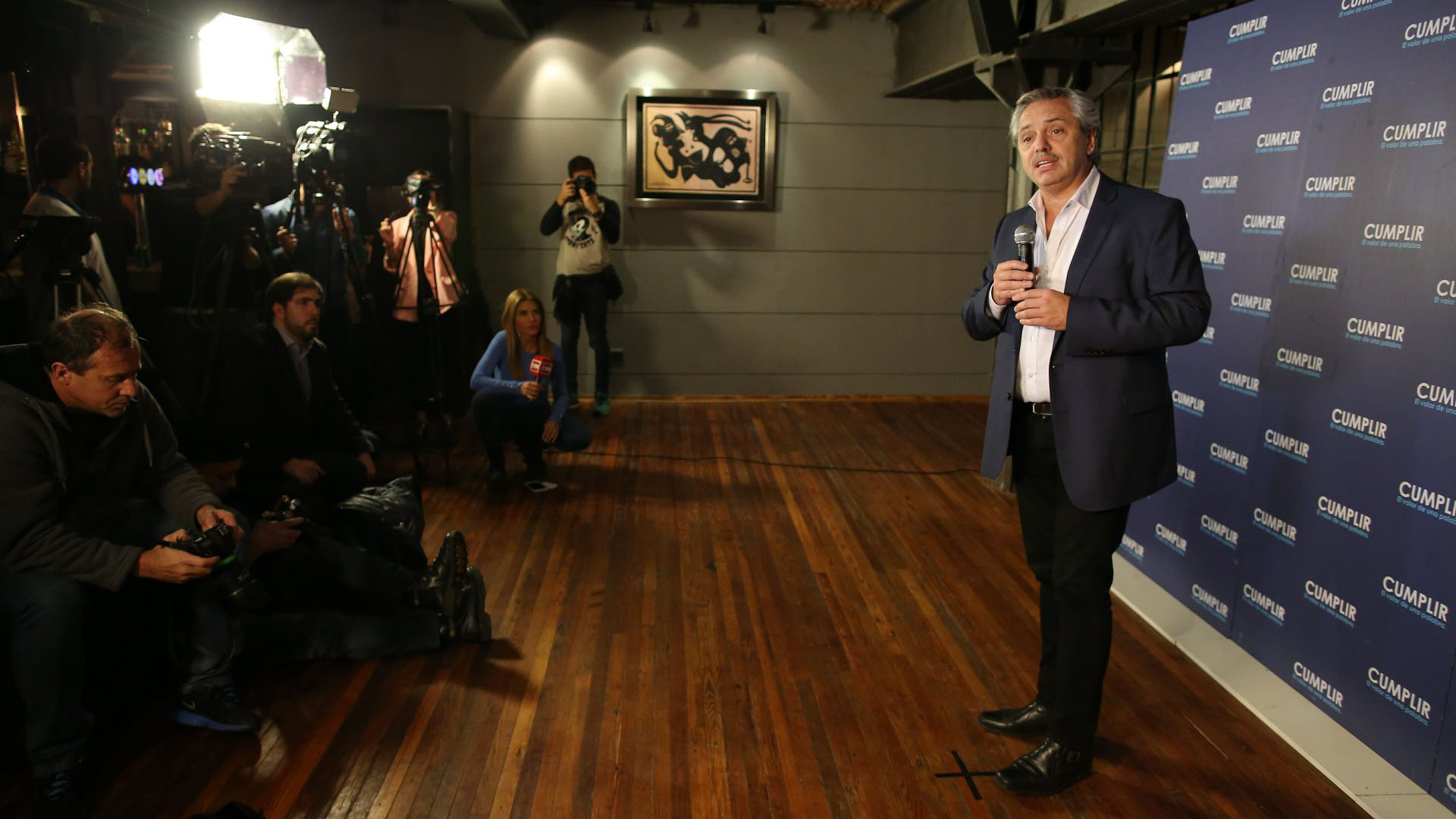 Alberto Fernández desde el centro de campaña de Cumplir