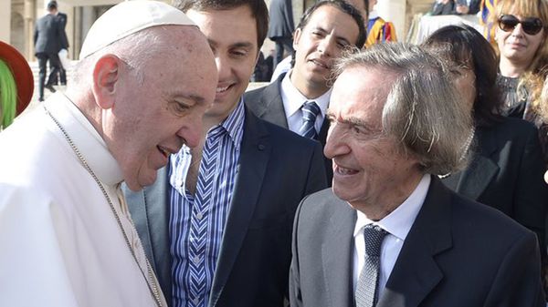 4 de noviembre de 2015. El Papa y el cómico Carlitos Bala