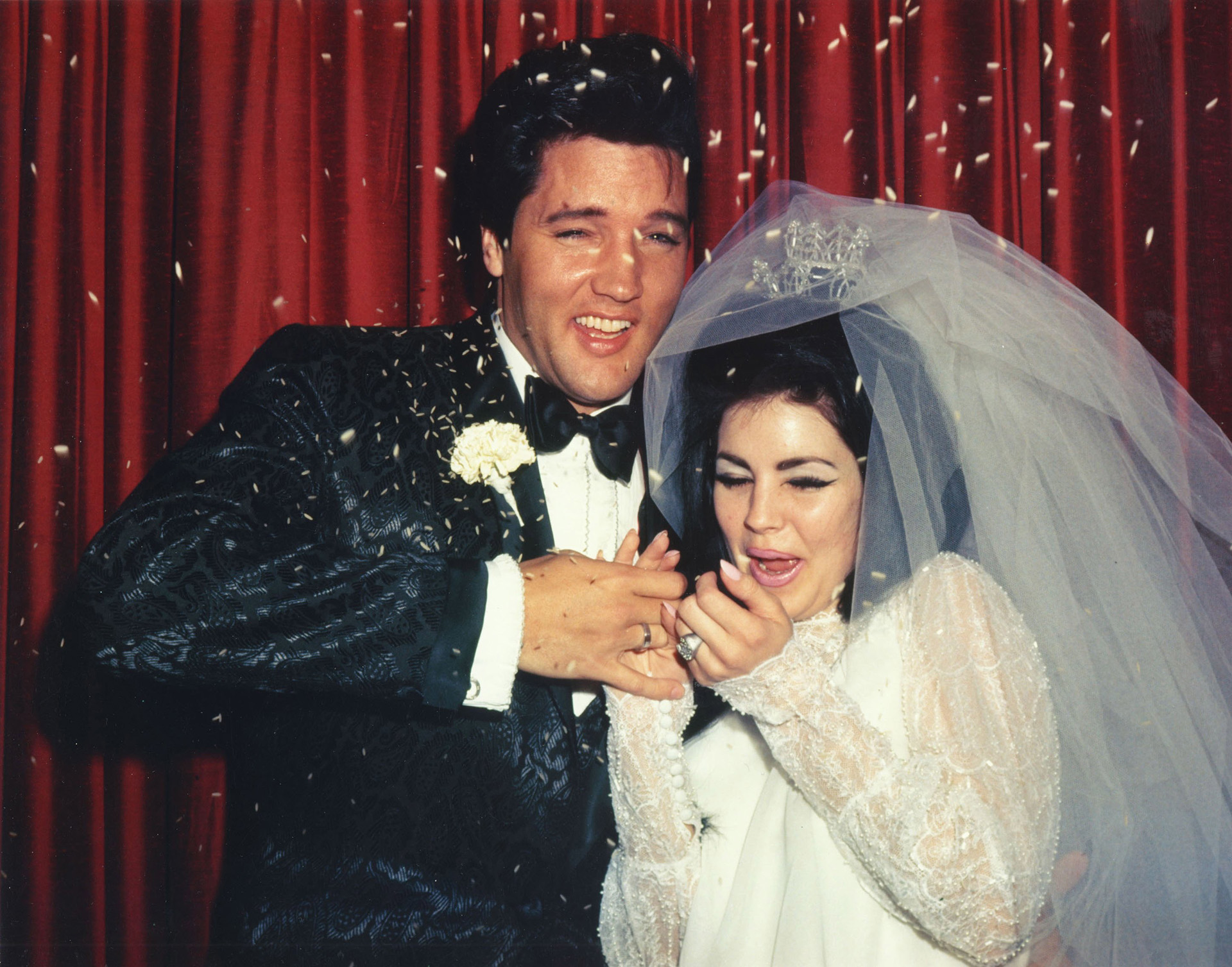 Em 1 de maio de 1967, nos Estados Unidos, Elvis se casou com Priscilla. O casamento durou apenas 6 anos (Foto de Michael Ochs Archives / Getty Images)