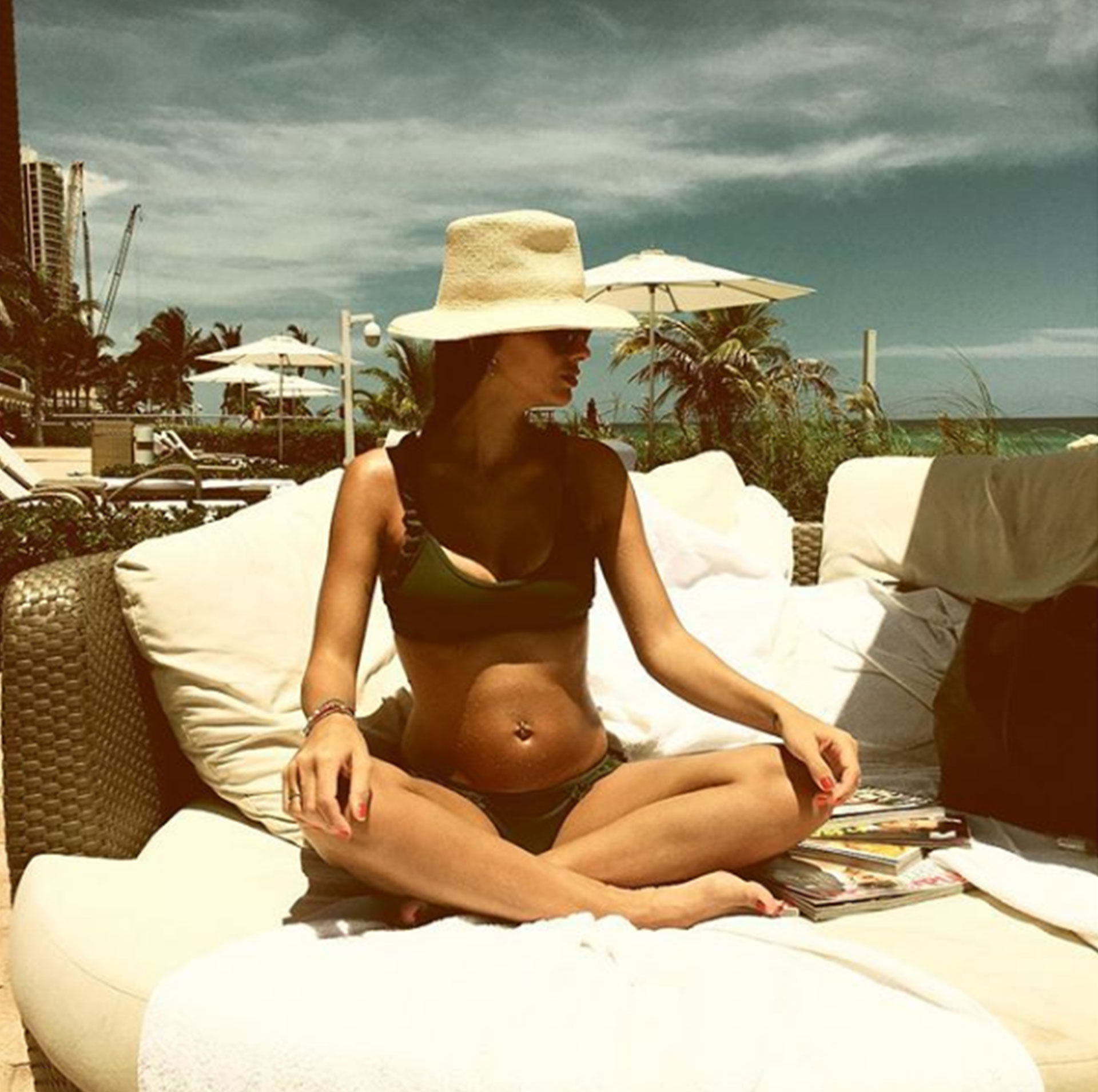 La China Suárez publicó en Instagram una foto de su pancita desde Miami. La actriz se tomó unas minivacaciones con Benjamín Vicuña