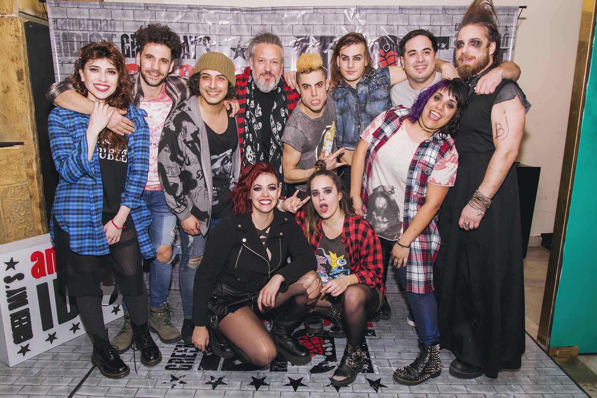 Diego Kolankowsky junto a todo el elenco de “American Idiot”