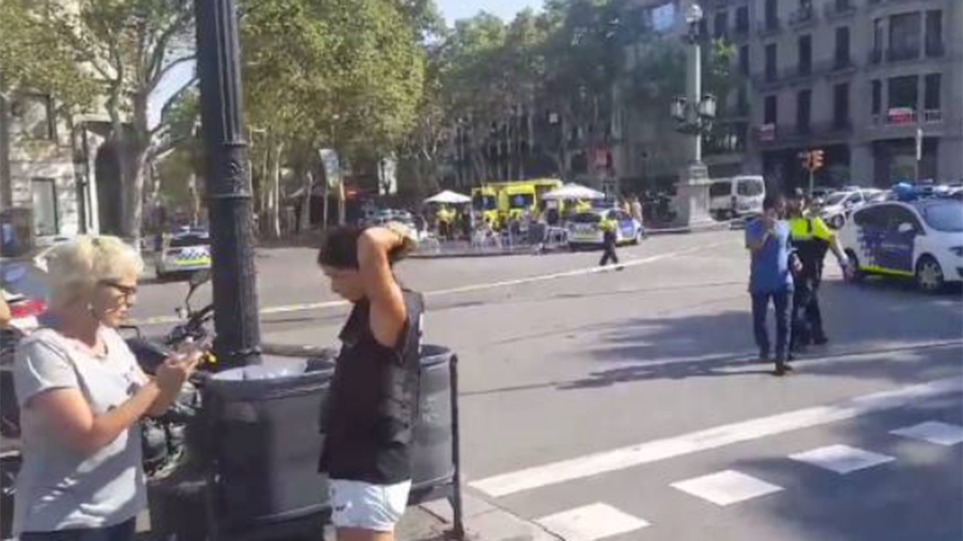 Según El Periódico de Barcelona, hay una veintena de heridos