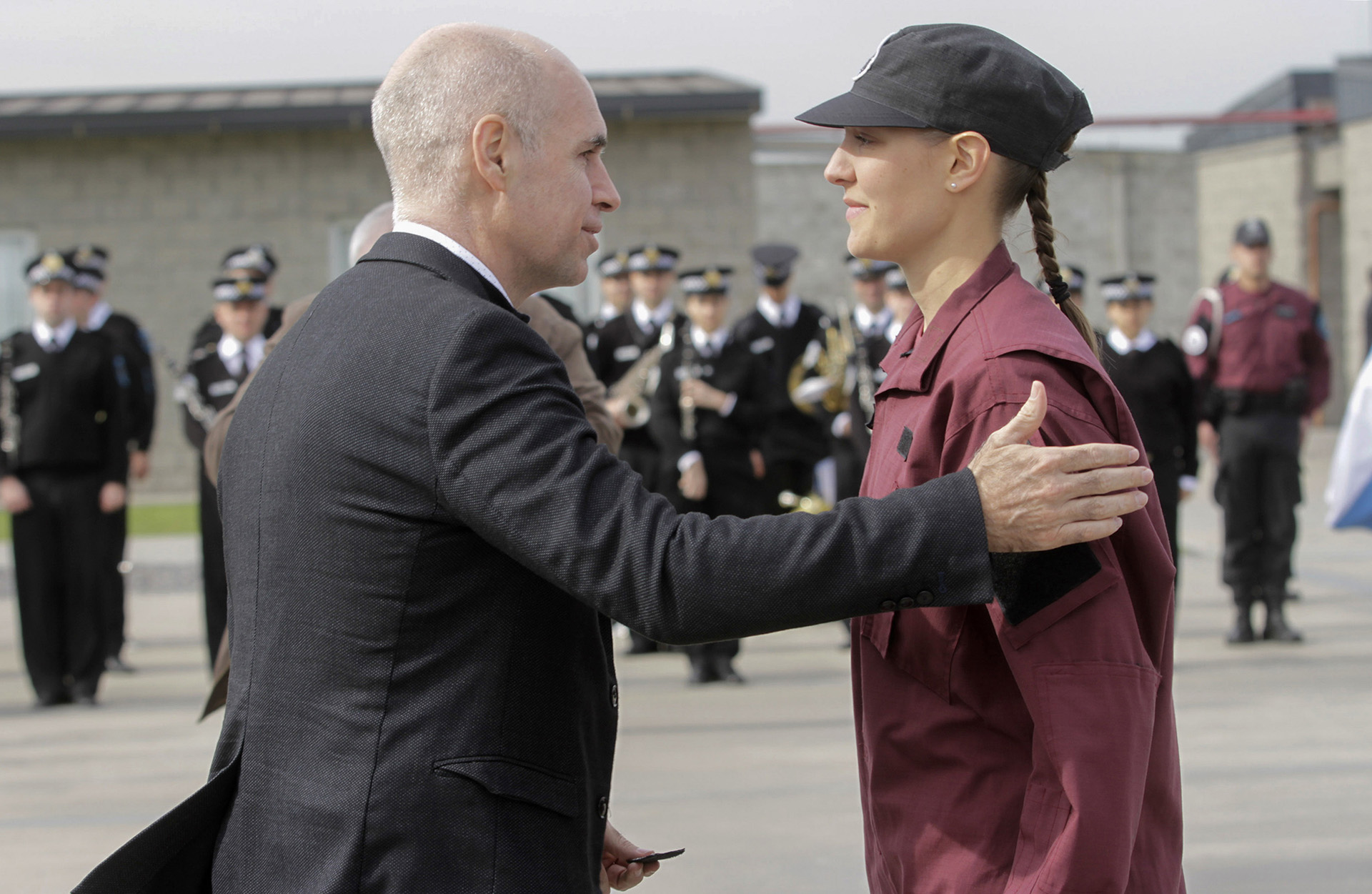 El jefe de Gobierno porteño, Horacio Rodríguez Larreta, presenció este jueves la jura de fidelidad a la Bandera de la primera promoción del Curso de Formación Inicial para Aspirantes a Oficial de la Policía de la Ciudad y del Curso de Formación Oficial para Aspirantes al Cuerpo de Bomberos Calificados
