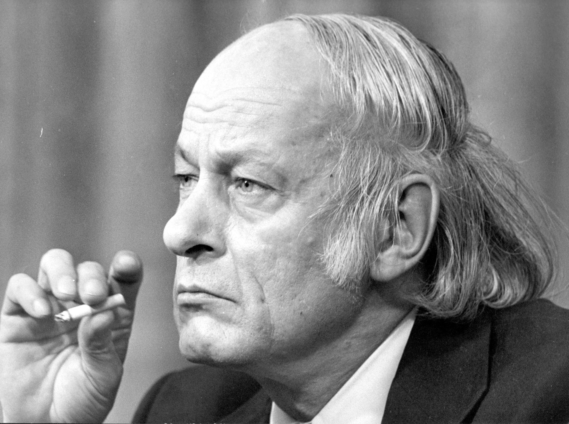 René Levesque fue primer ministro desde 1976 a 1985 escondía su calvicie con un peinado particular (Photo by Keystone/Getty Images)