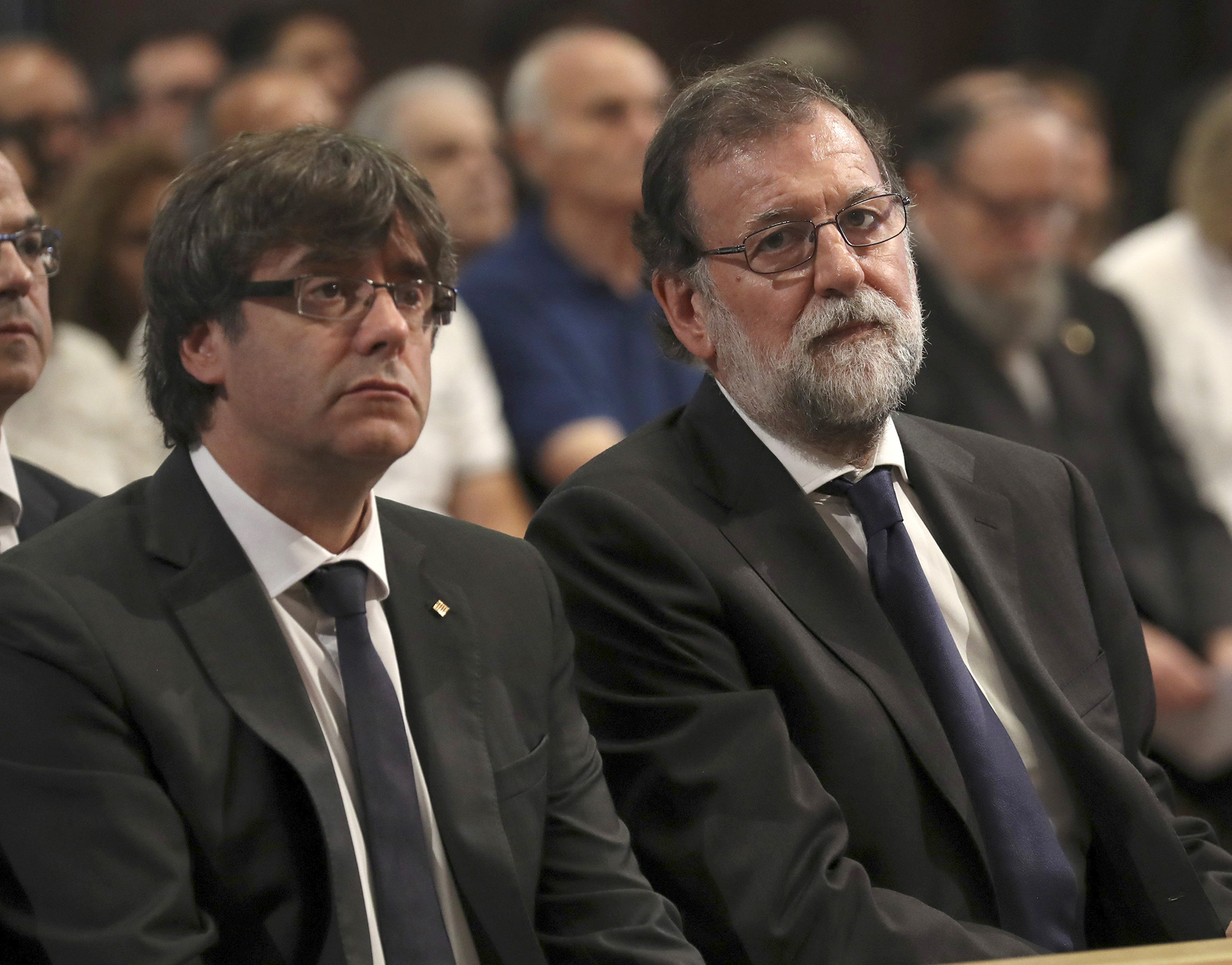 Carles Puigdemont, presidente de Cataluña, y Mariano Rajoy, presidente de España. REUTERS/Sergio Barrenechea/Pool