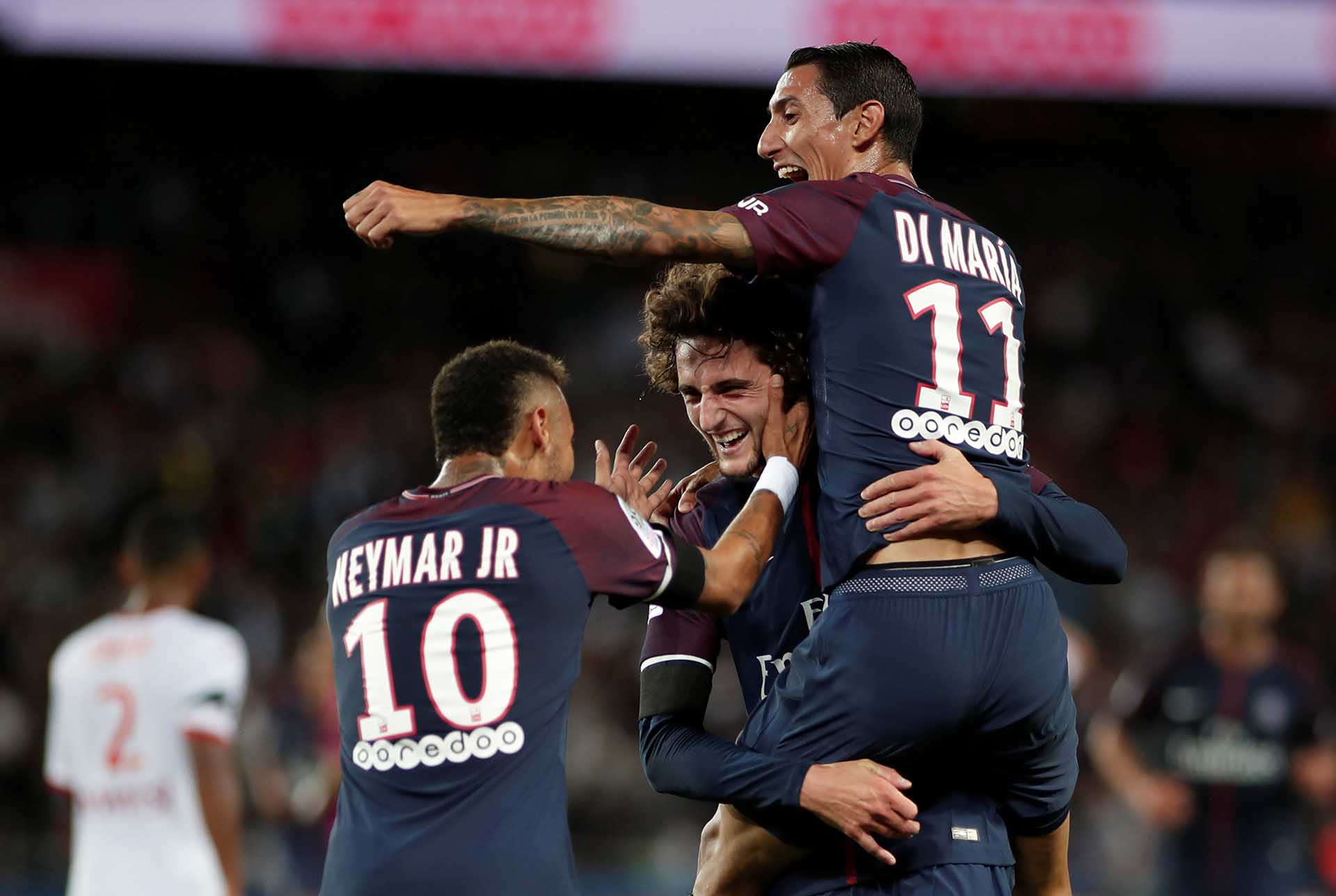 Rabiot y Di María, dos de sus socios en el campo de juego