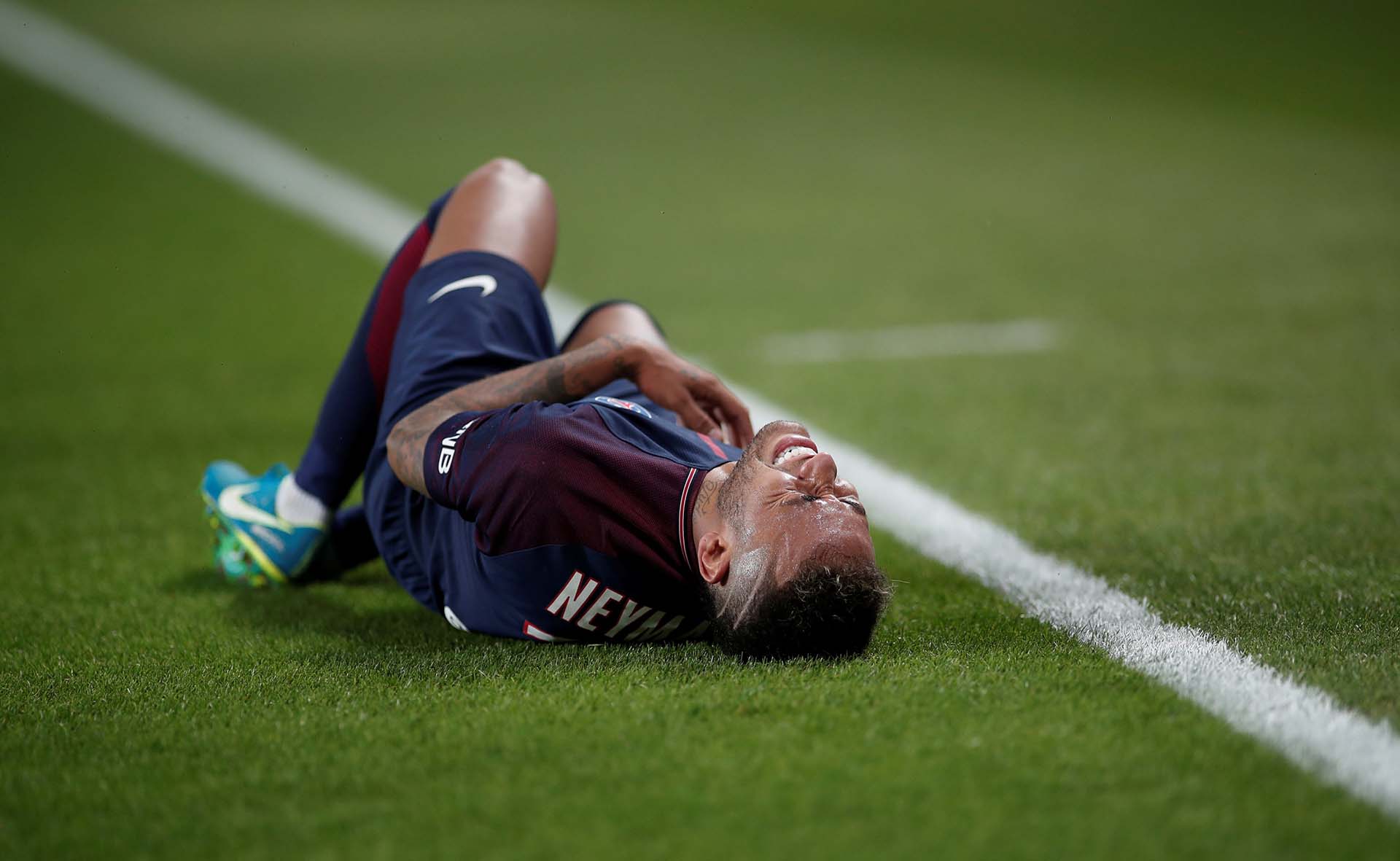 El dolor de Neymar por las patadas recibidas