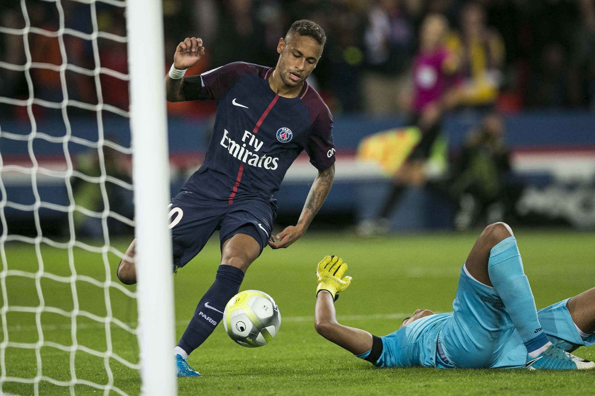 Neymar marcó dos goles de los seis que convirtió su equipo