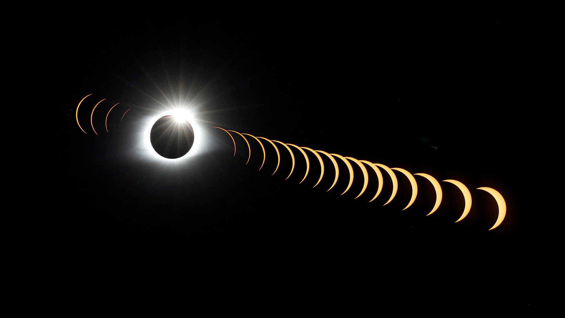 Una exposición múltiple del eclipse solar total ocurrido en EEUU en 2017 (Reuters)