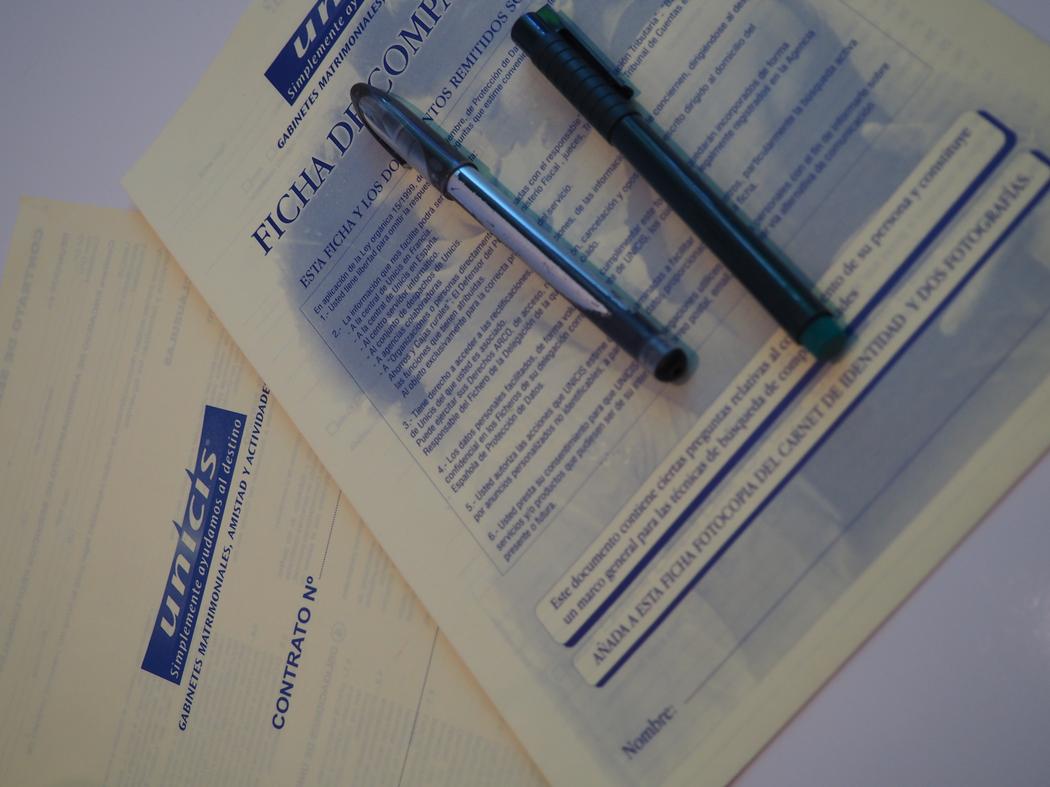 Así son los contratos que aseguran la confidencialidad de los usuarios de agencias matrimoniales