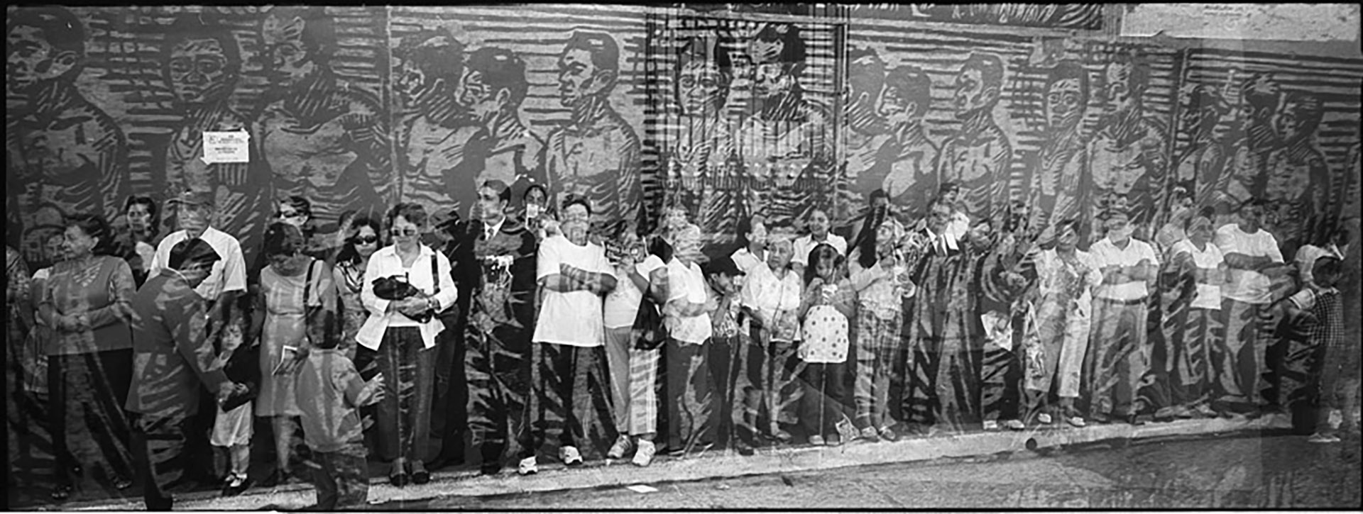 Foto de Rodrigo Abd en la muestra de “Palimpsestos” (Centro Conti)