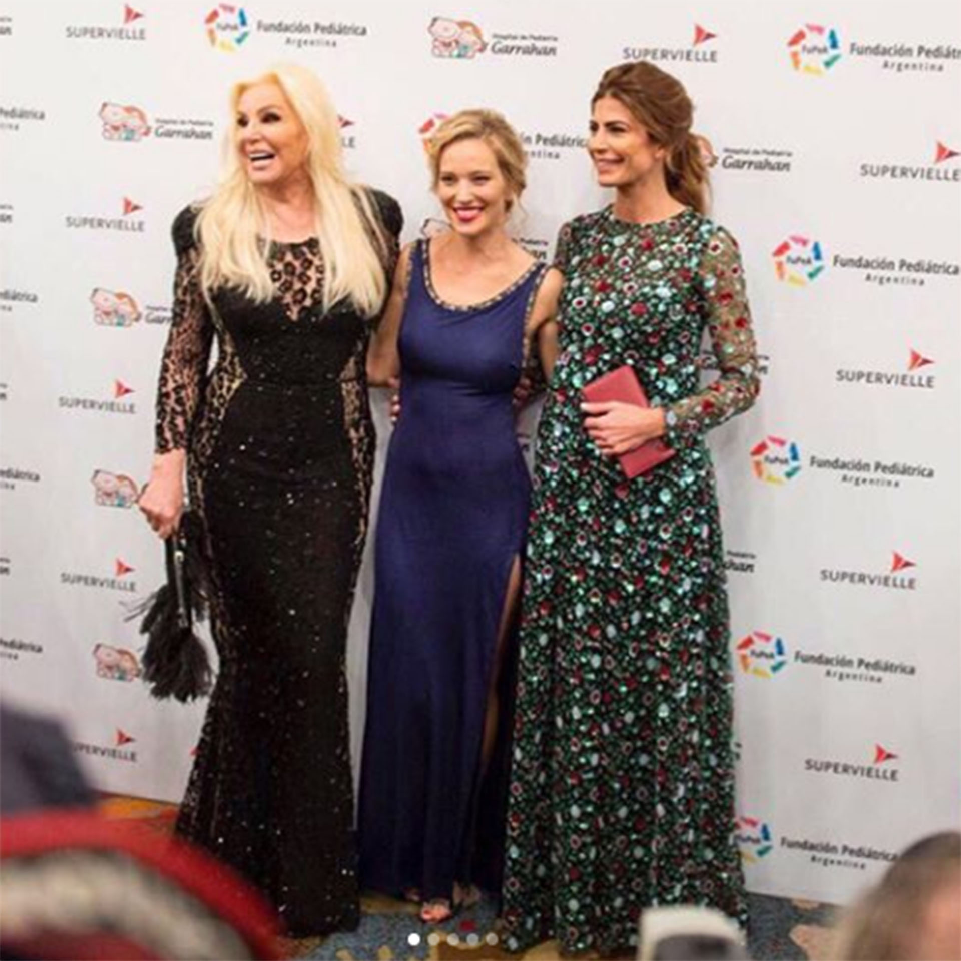 Susana Giménez junto a Luisana Lopilato y Juliana Awada, la primera dama, en el marco de la Gala de la Fundación Garraham (Foto Instagram)