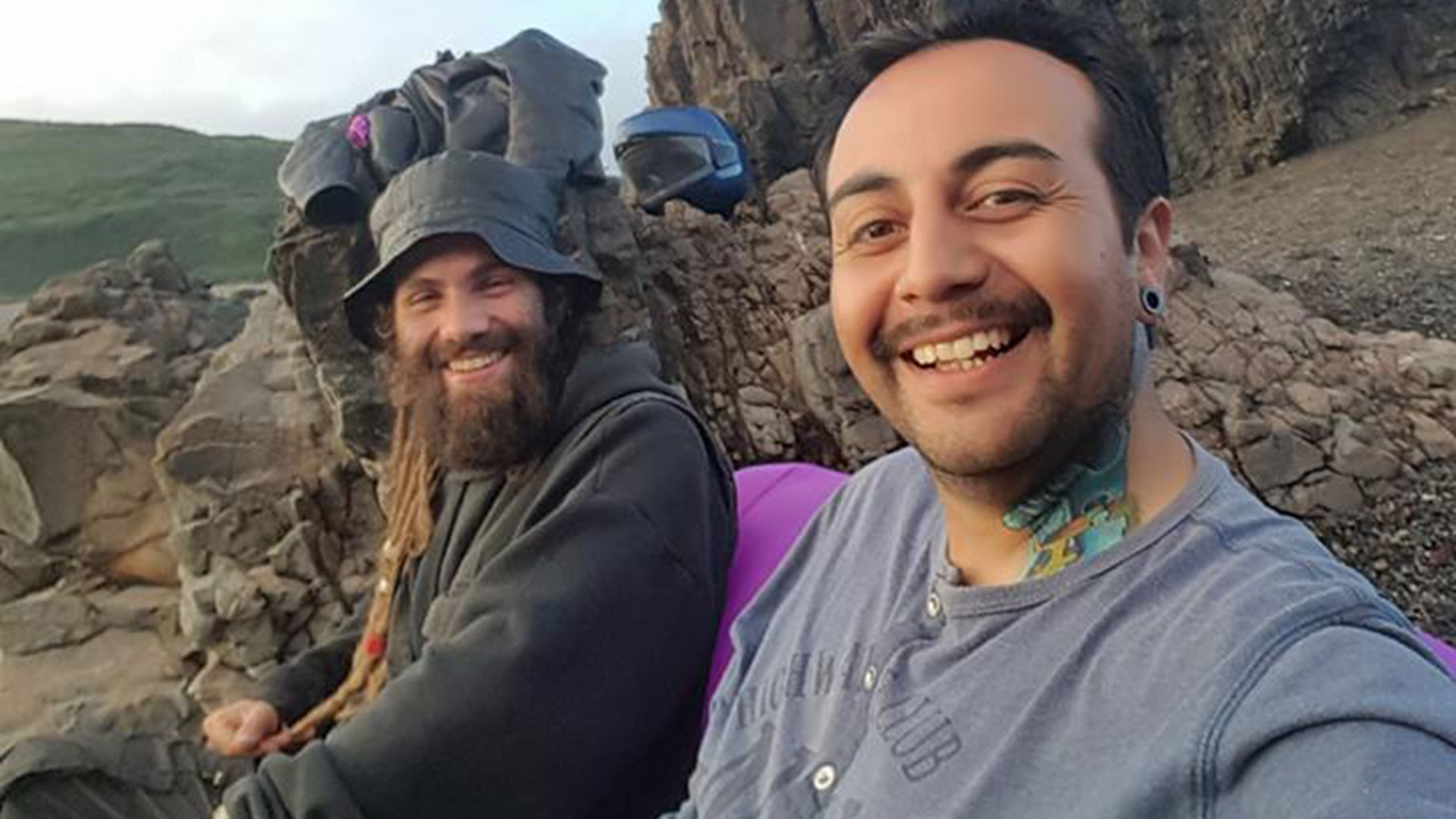 Santiago Maldondado junto a un amigo
