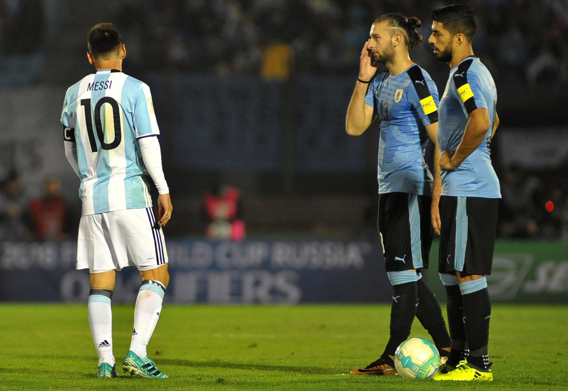 Los jugadores ¿sacando cuentas? en pleno partido
