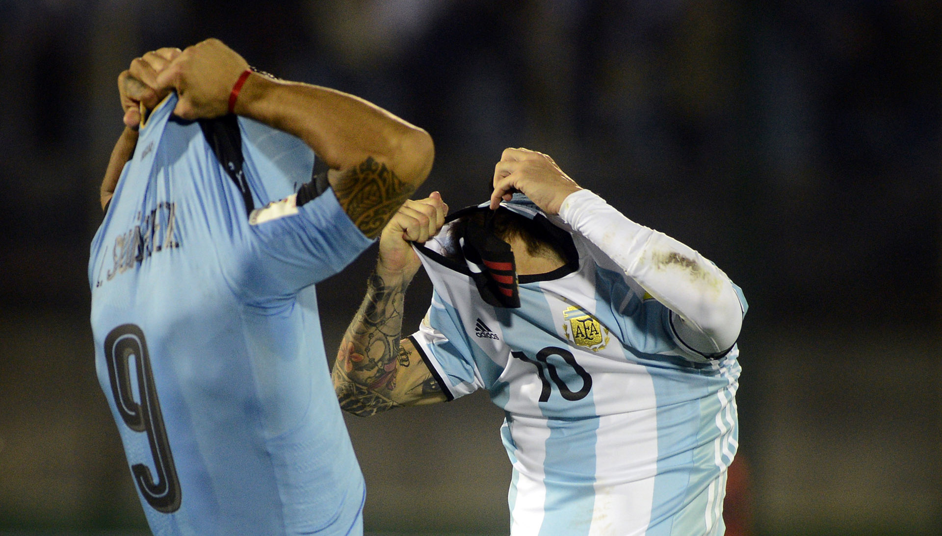Messi y Suárez cambiaron camiseta