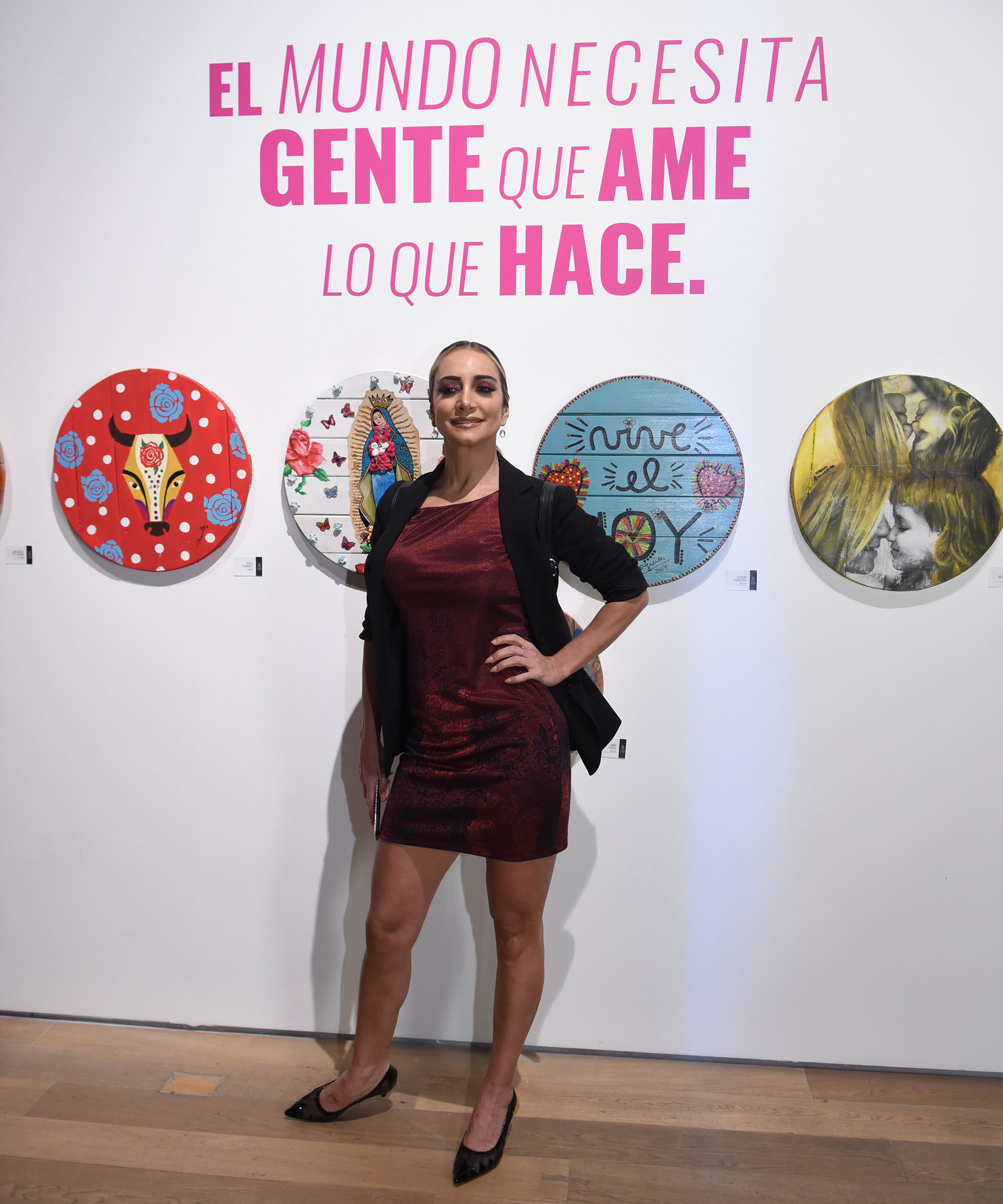 Andrea Ghidone. Los pallets de 1 metro de diámetro, aproximadamente, fueron intervenidos con total libertad de texturas y colores, transformándose en un gran vehículo para ayudar a quienes más lo necesitan. ”El pallet es el soporte inspirador en el cual vive la obra realizada por los artistas convocados”, destacó Paula Rivero, curadora de esta edición
