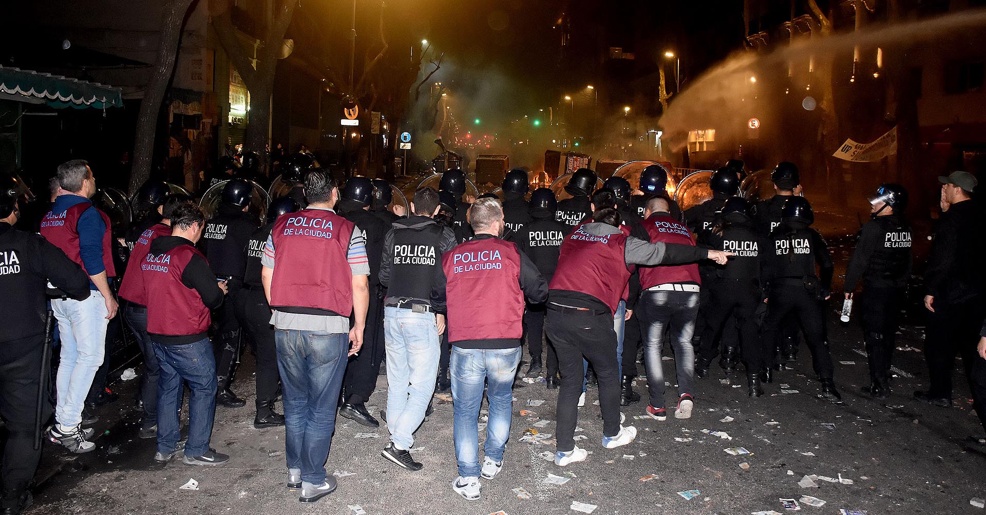 Los manifestantes se enfrentaron con la Policía de la Ciudad