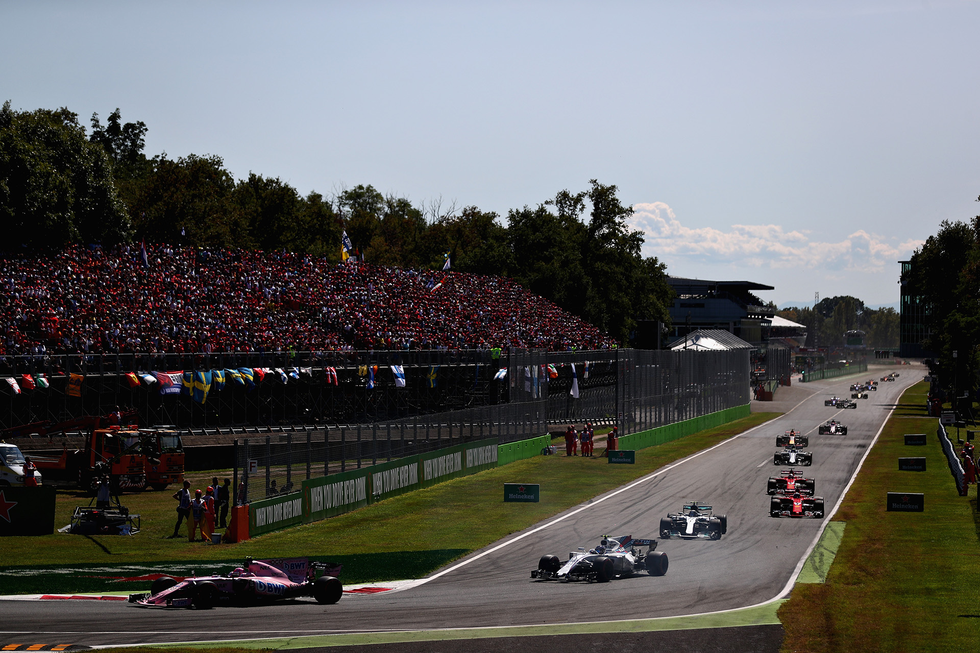 El inglés Lewis Hamilton (Mercedes) tomó el liderato del Mundial de Fórmula Uno tras ganar este domingo el Gran Premio de Italia